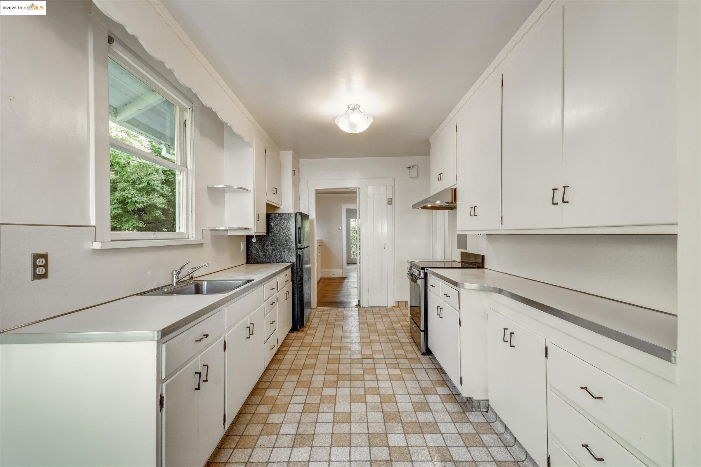 105 Manor Dr
