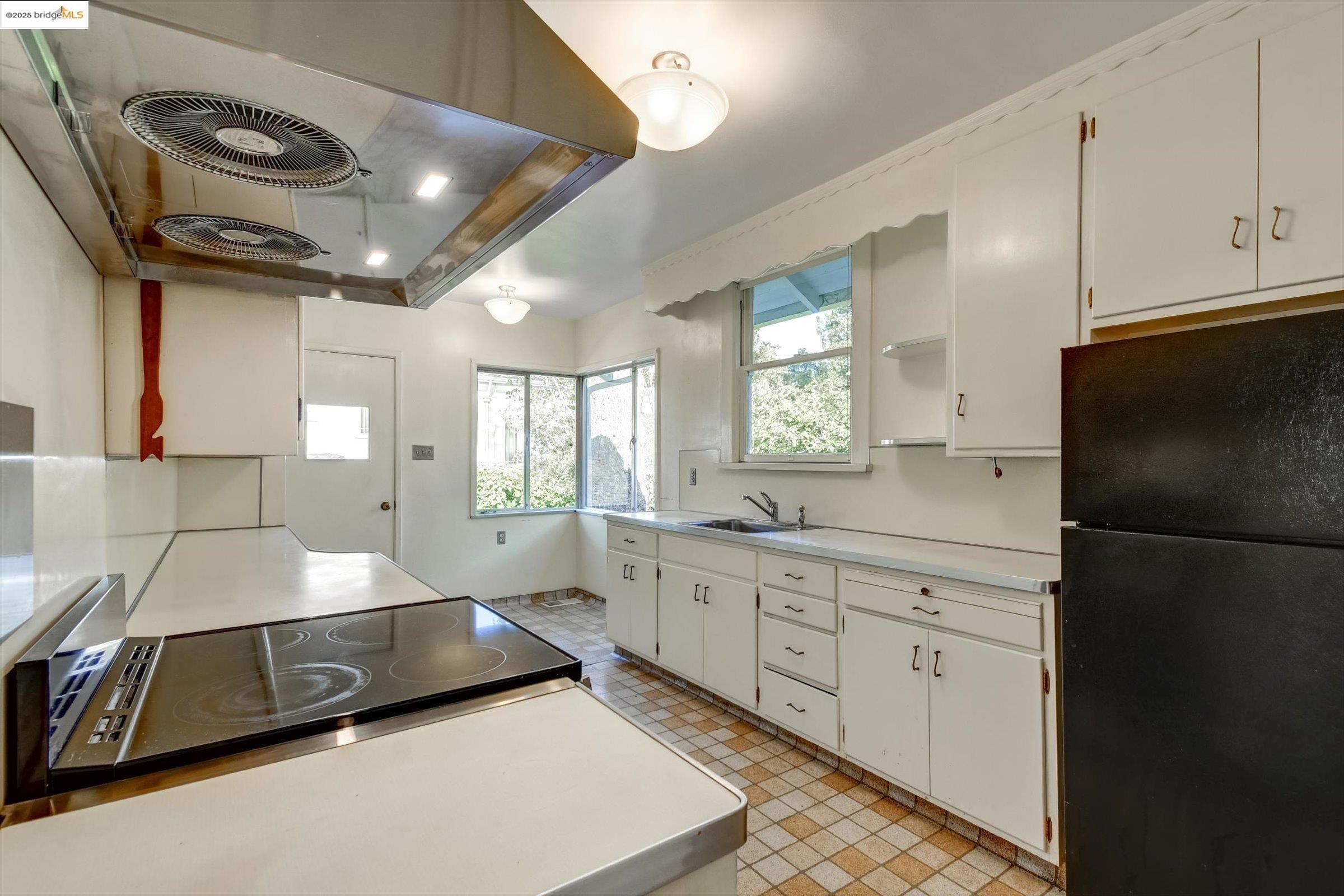 105 Manor Dr