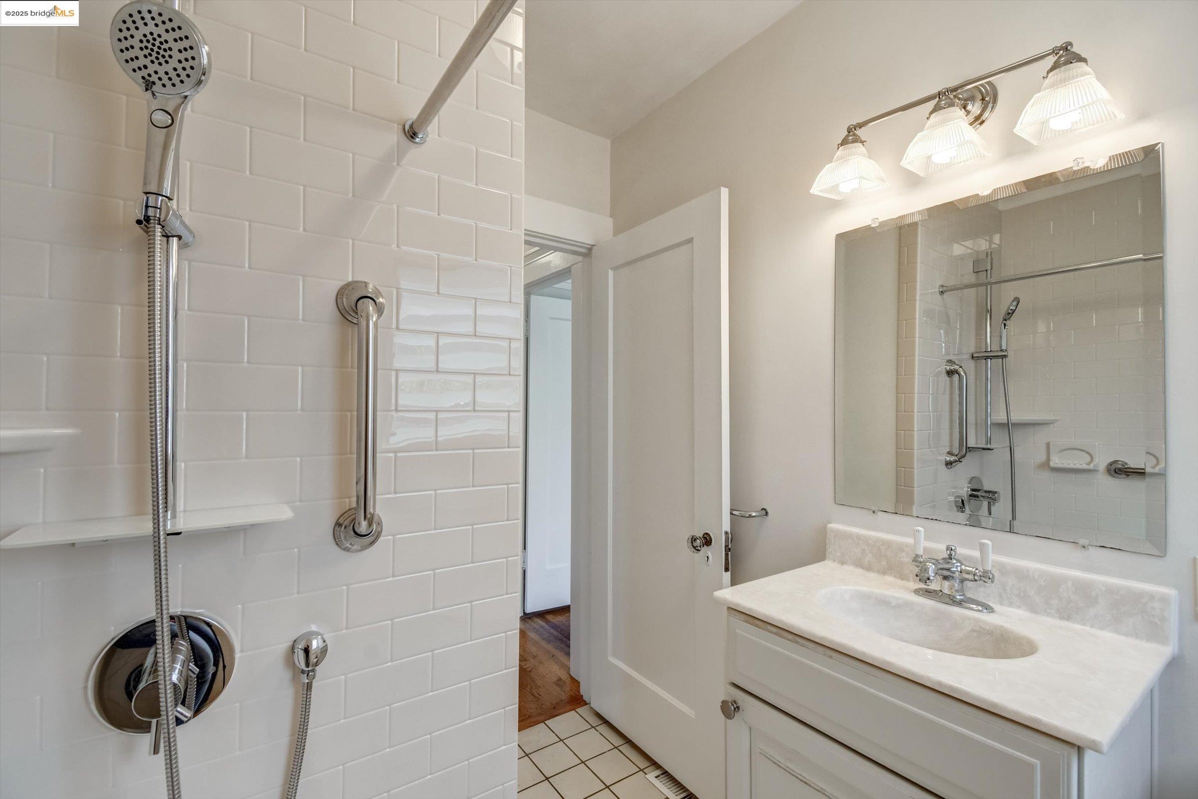 105 Manor Dr