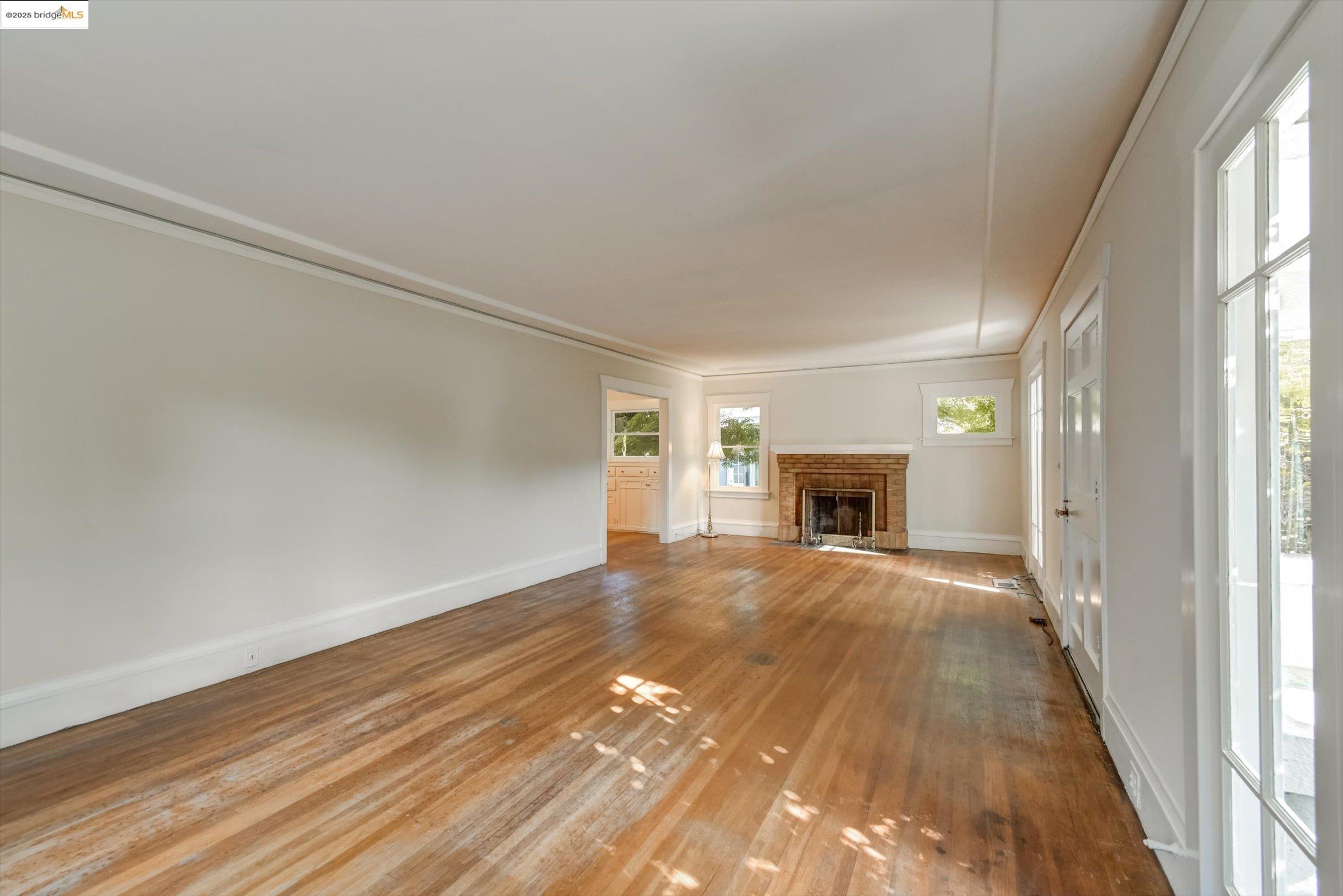 105 Manor Dr