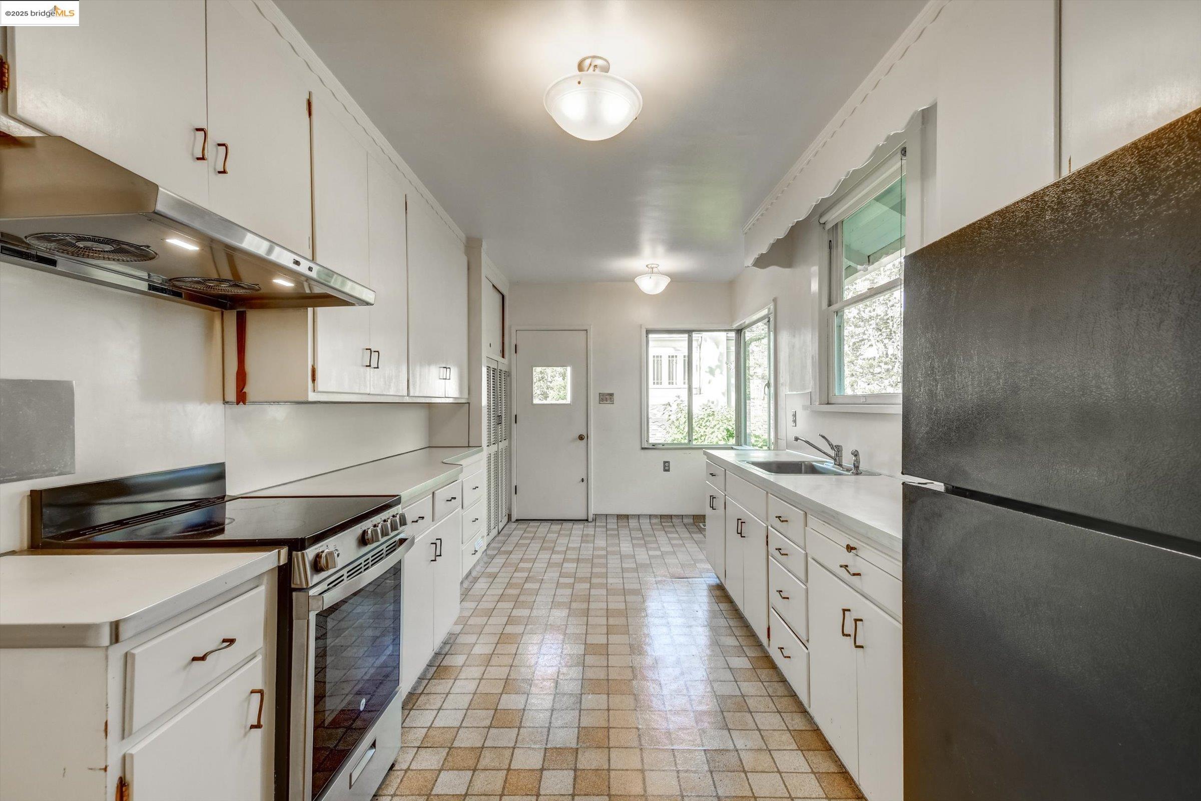 105 Manor Dr