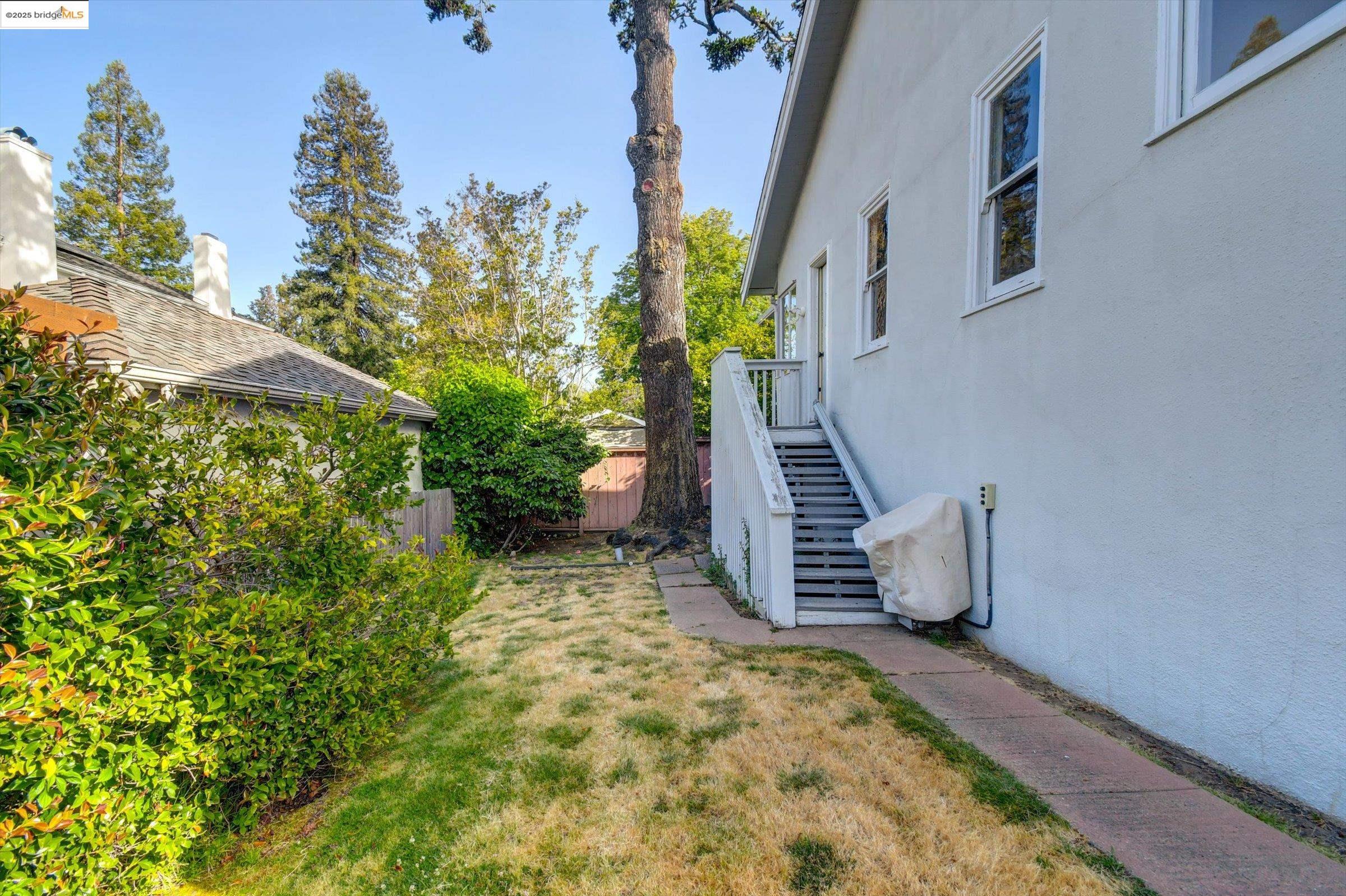 105 Manor Dr