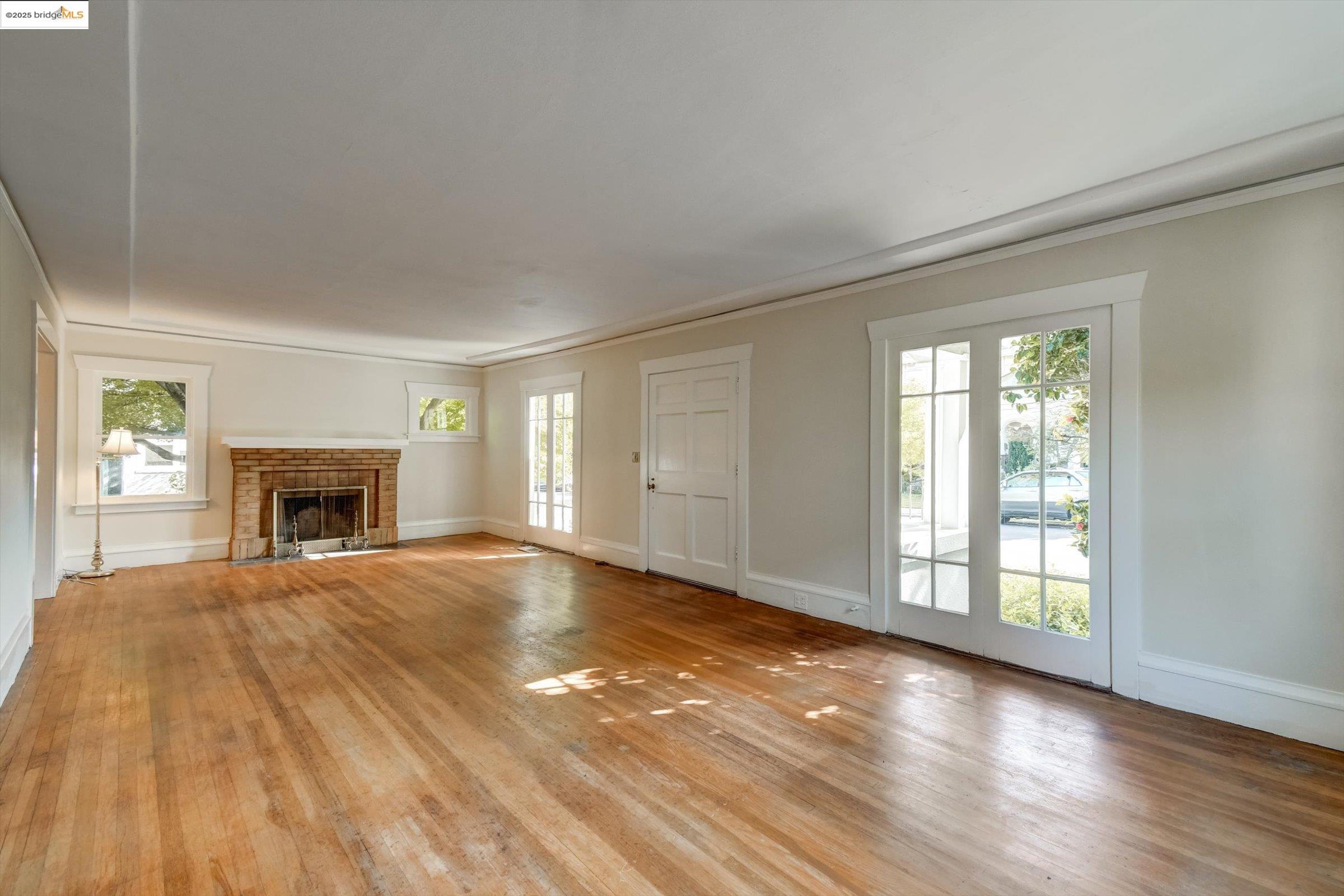 105 Manor Dr