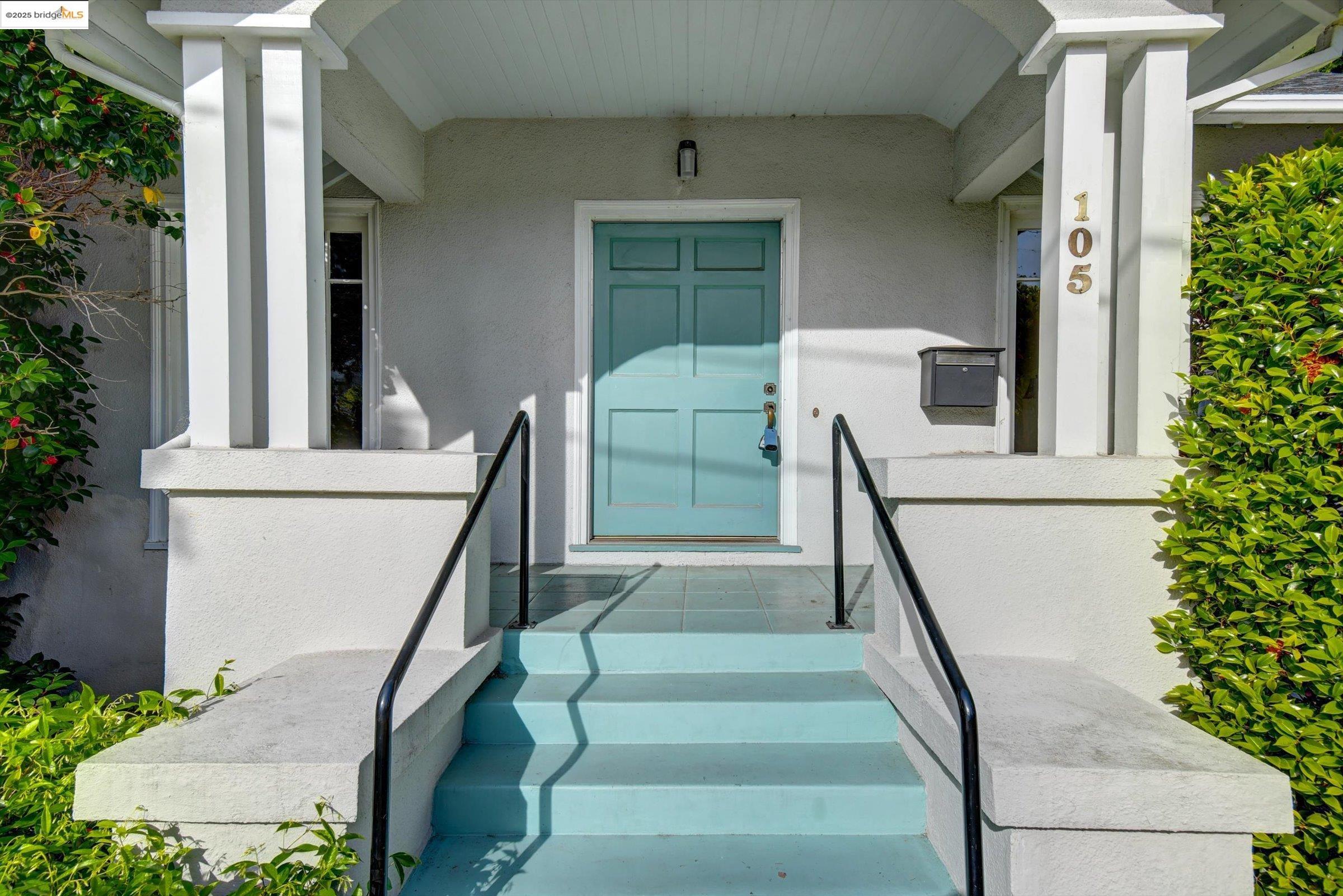 105 Manor Dr