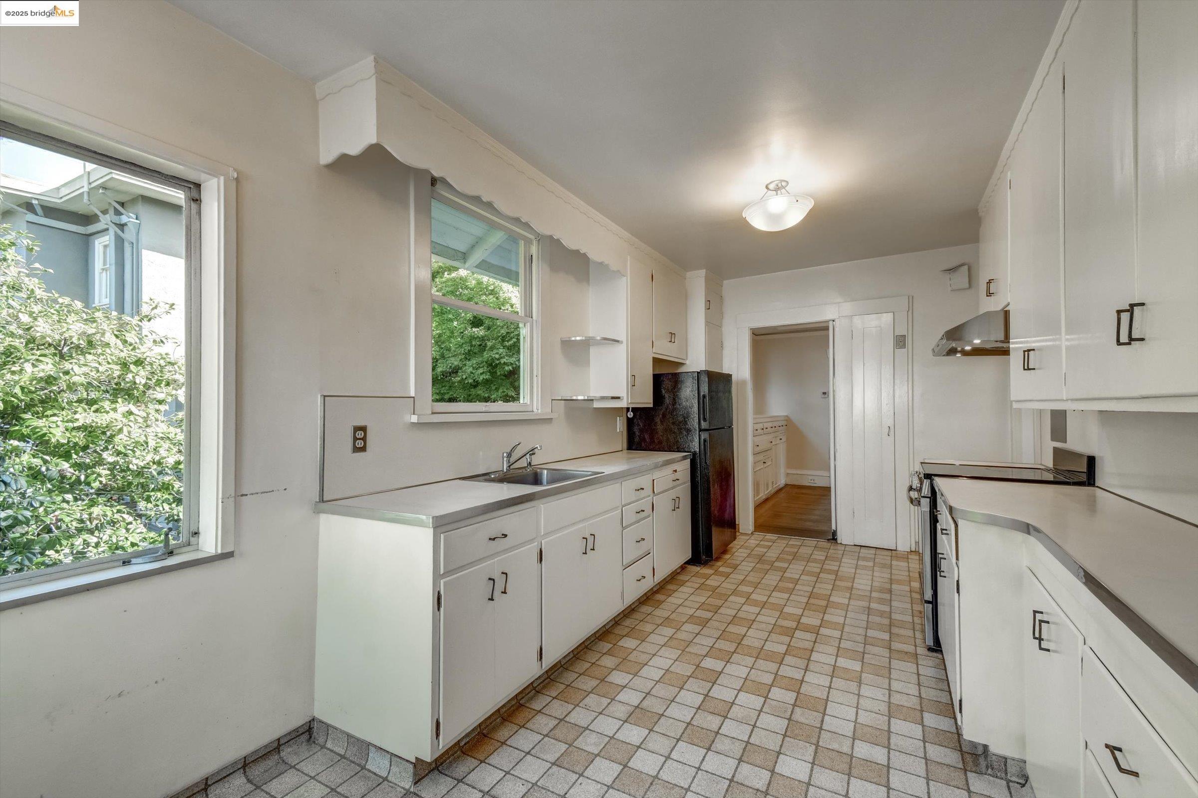 105 Manor Dr