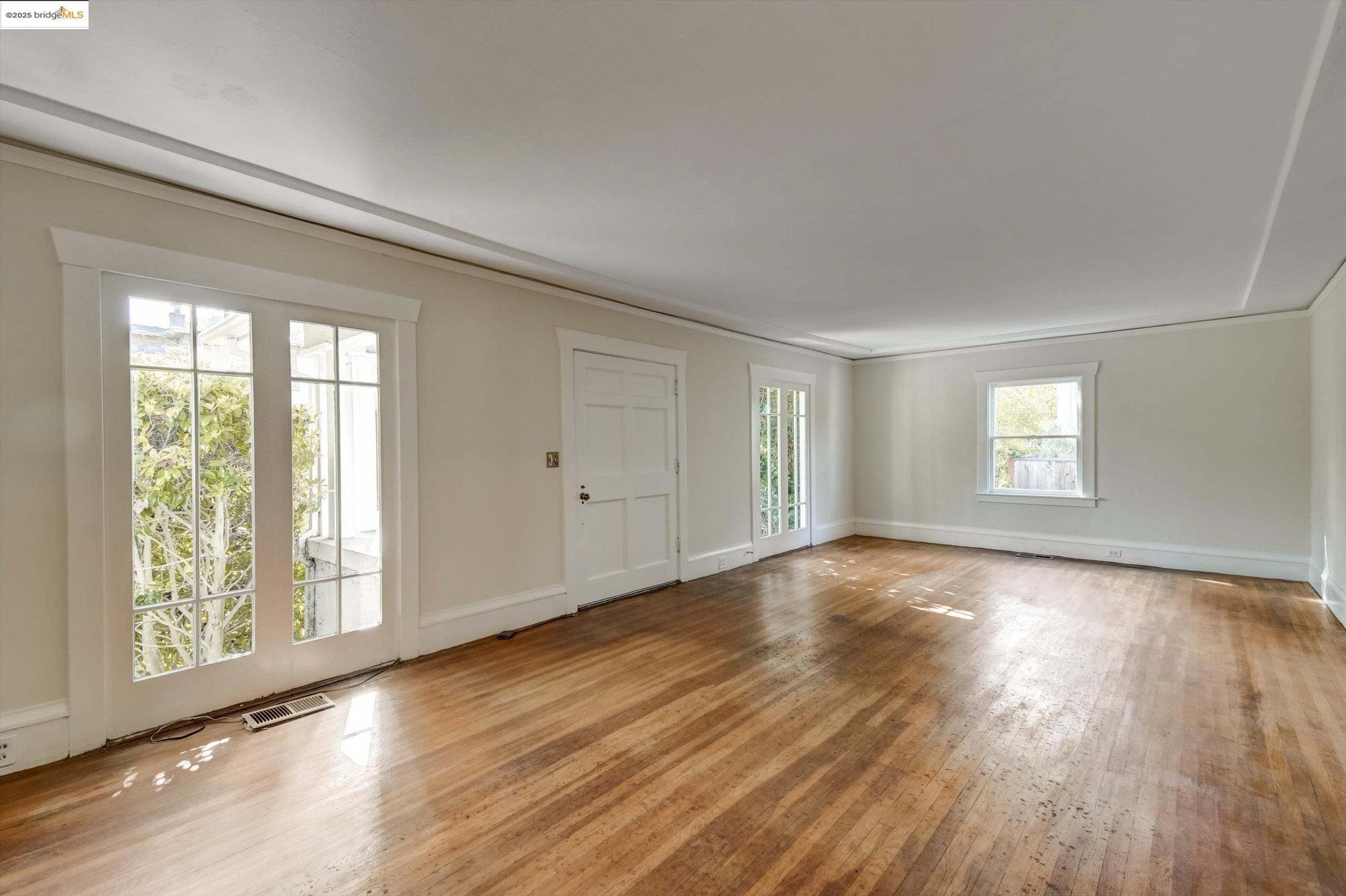 105 Manor Dr