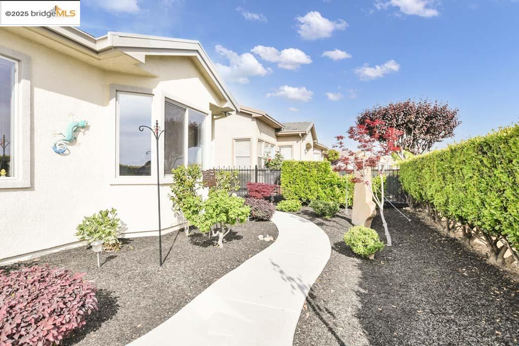 1559 Regent Dr