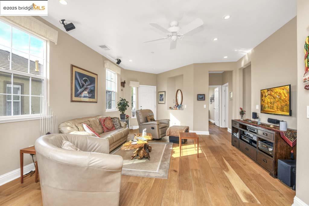 1559 Regent Dr