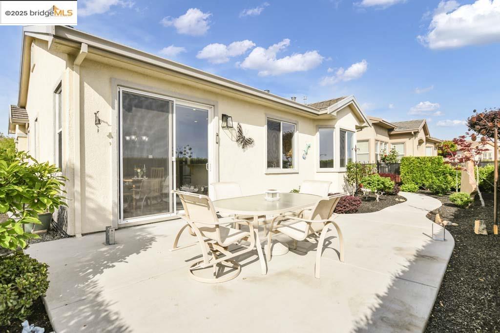 1559 Regent Dr