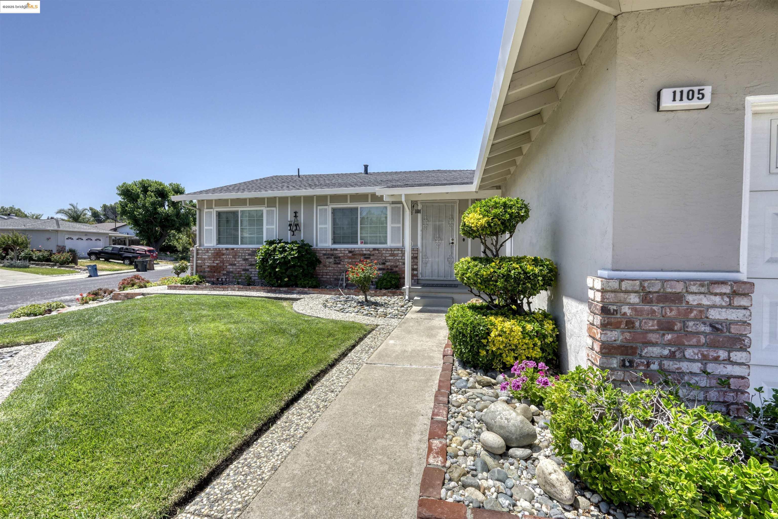 1105 Mission Dr