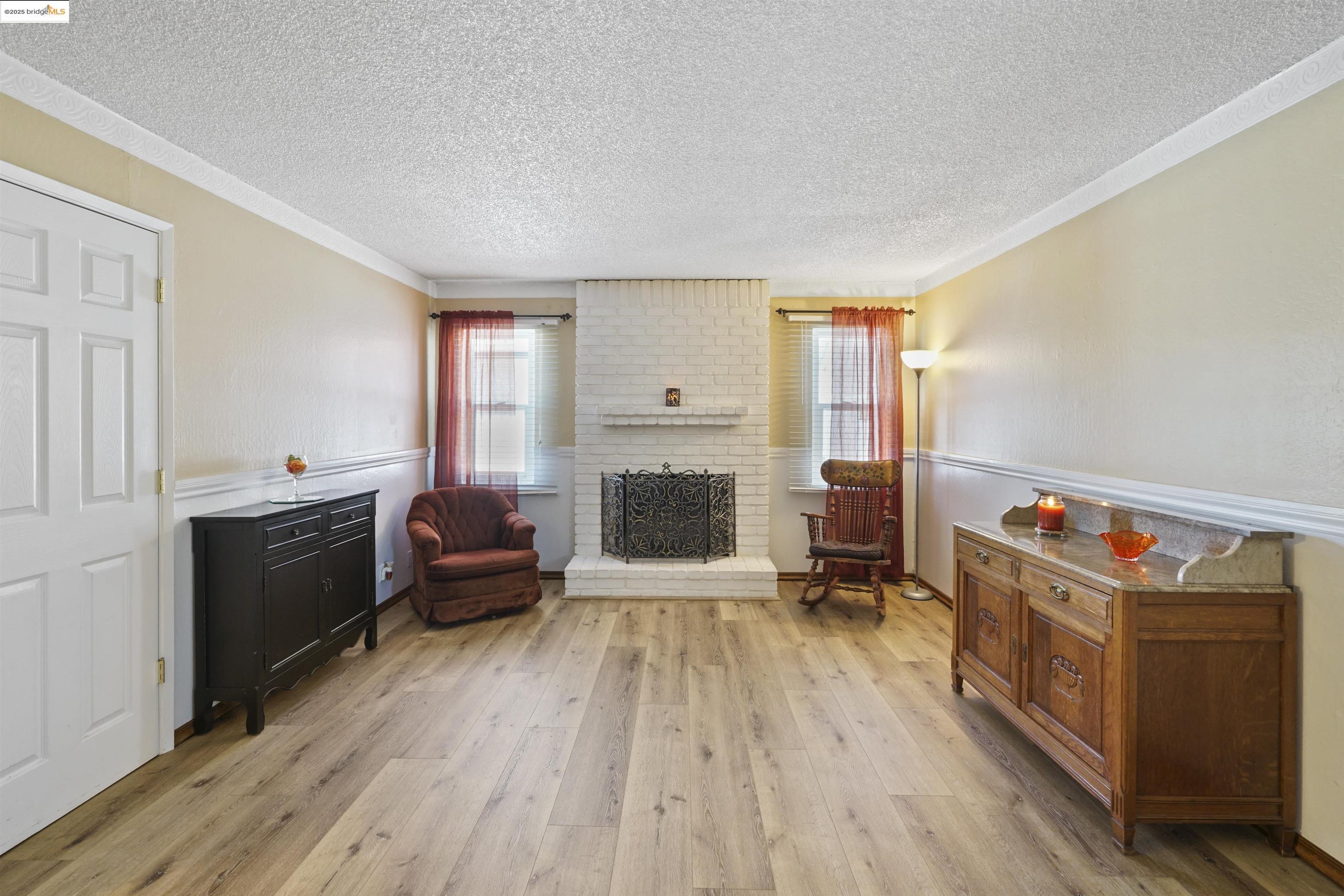 1105 Mission Dr
