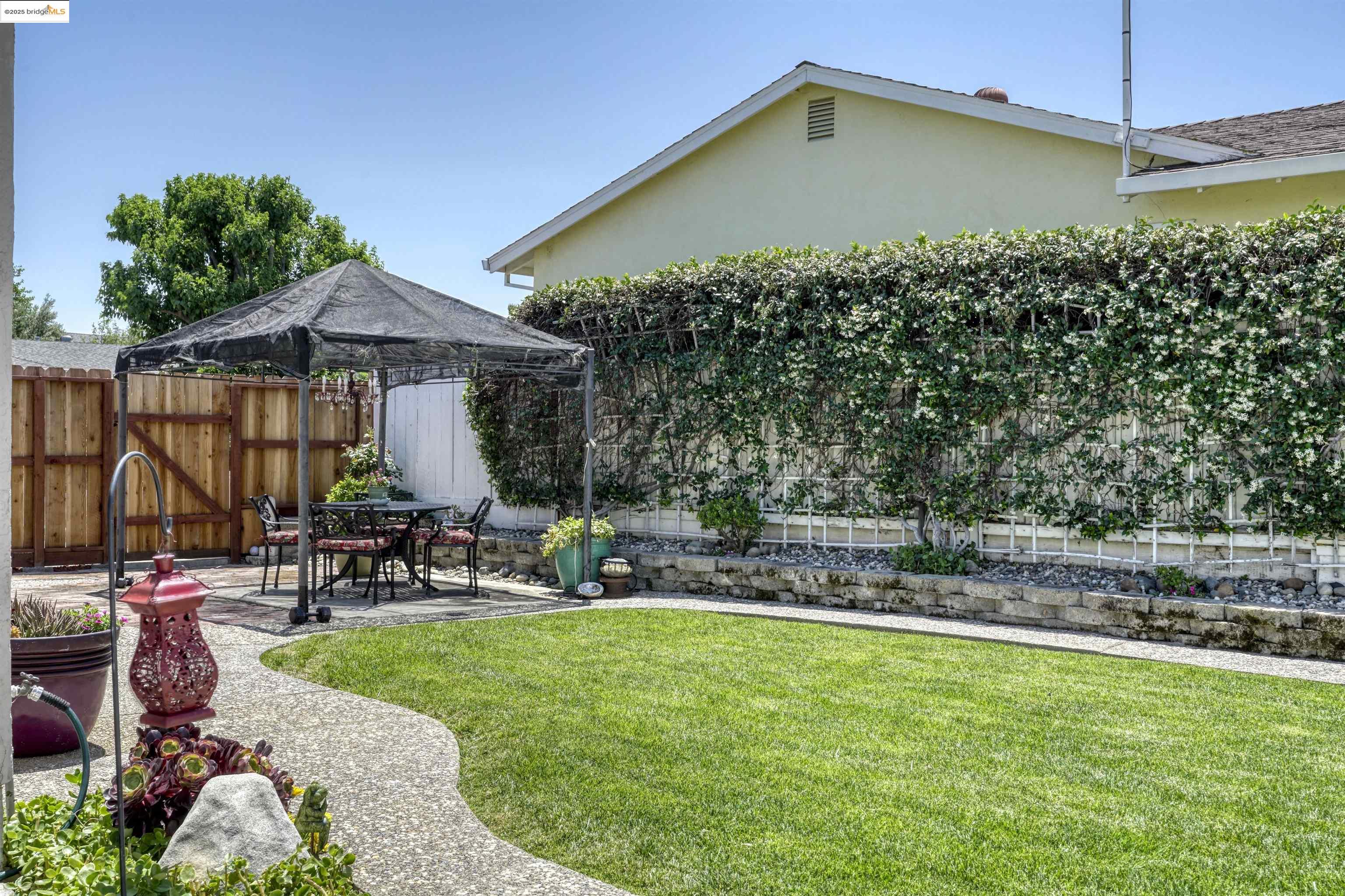 1105 Mission Dr