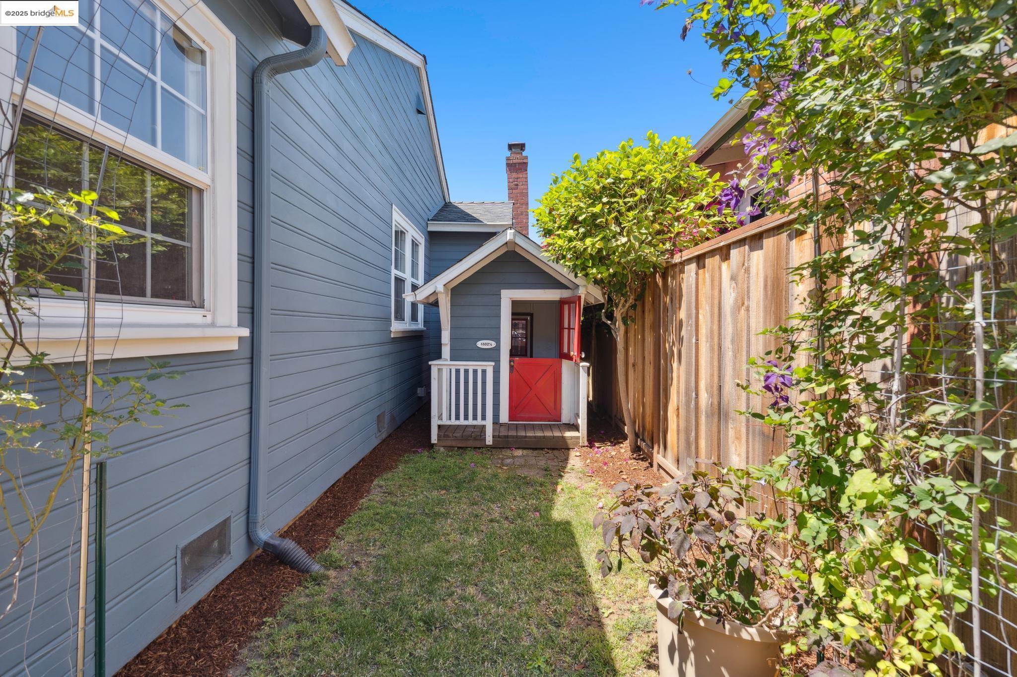 4332 Hyacinth Ave