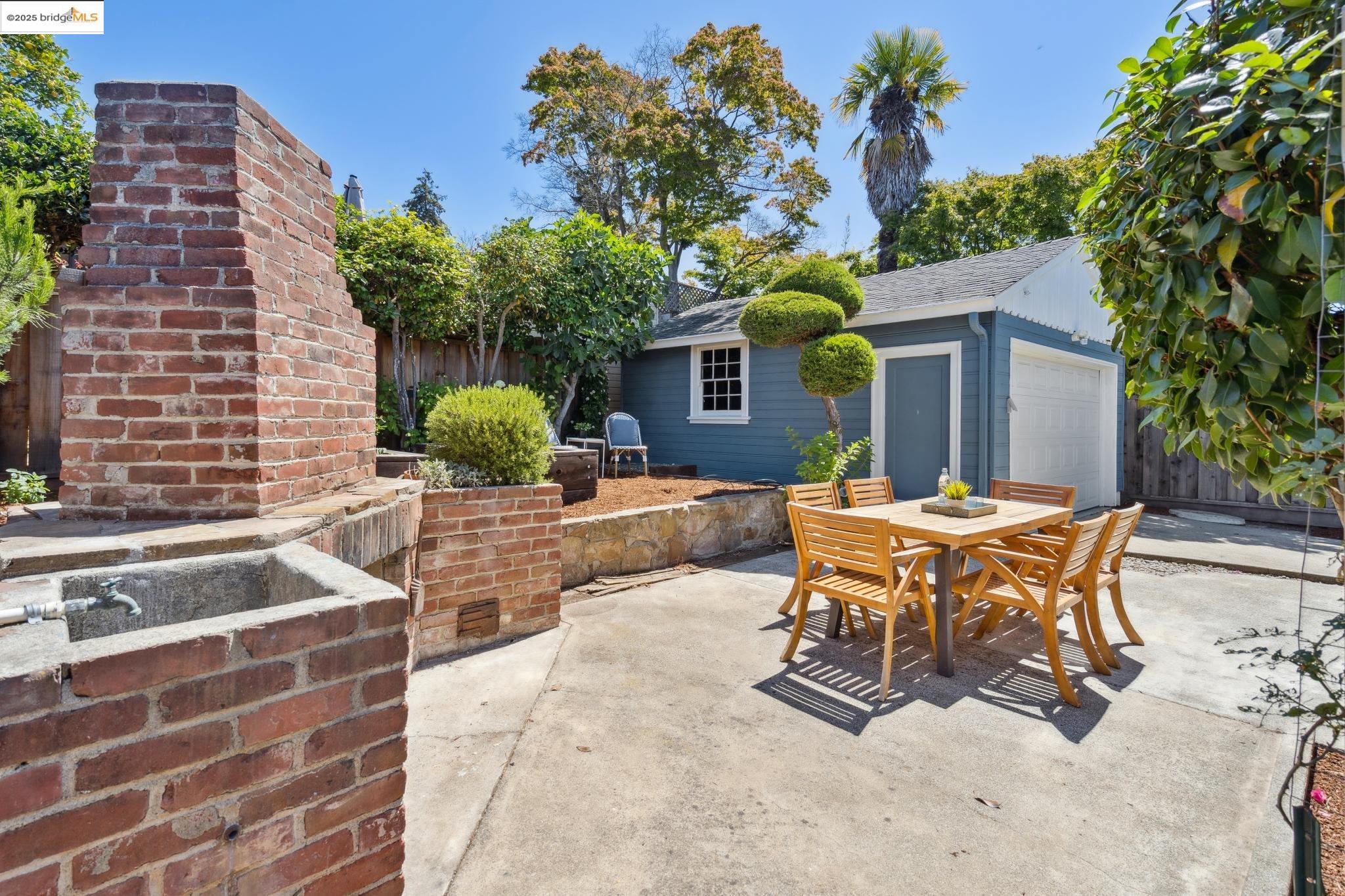 4332 Hyacinth Ave