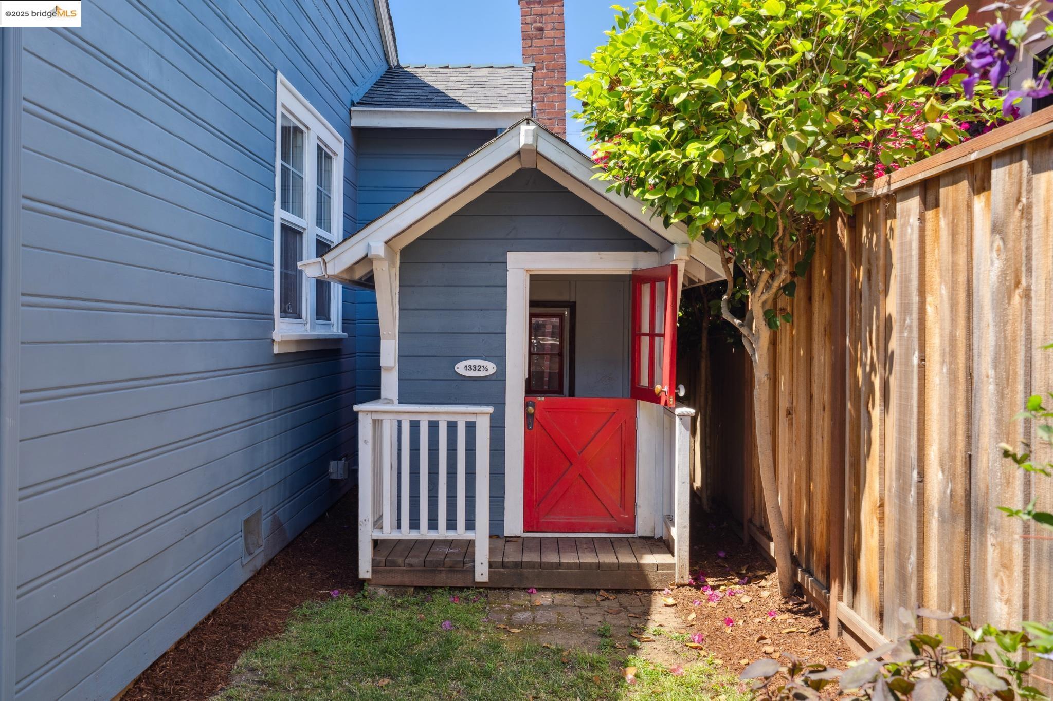 4332 Hyacinth Ave
