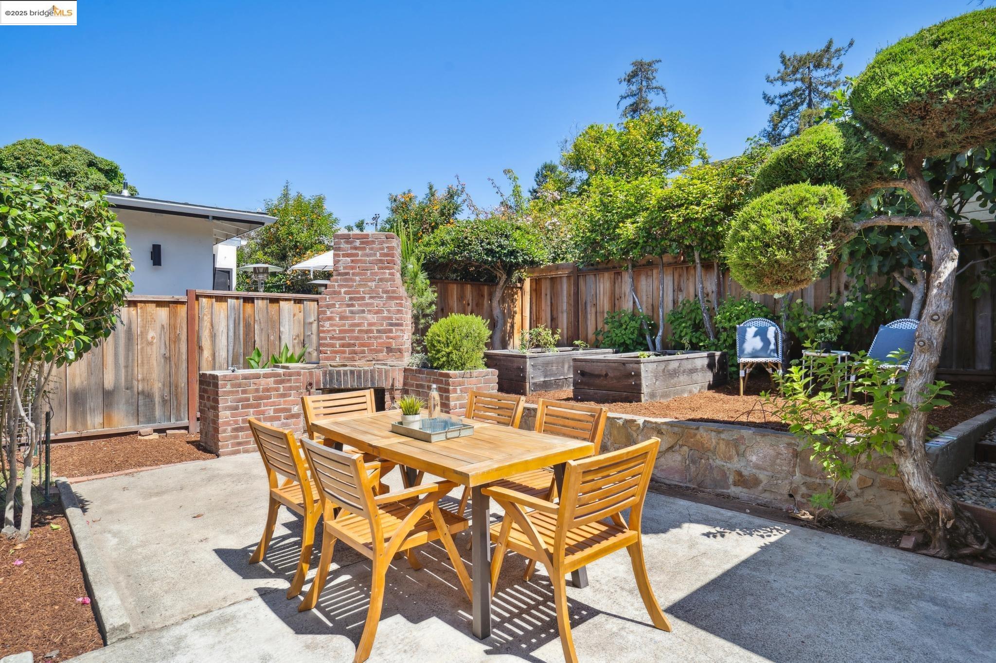 4332 Hyacinth Ave