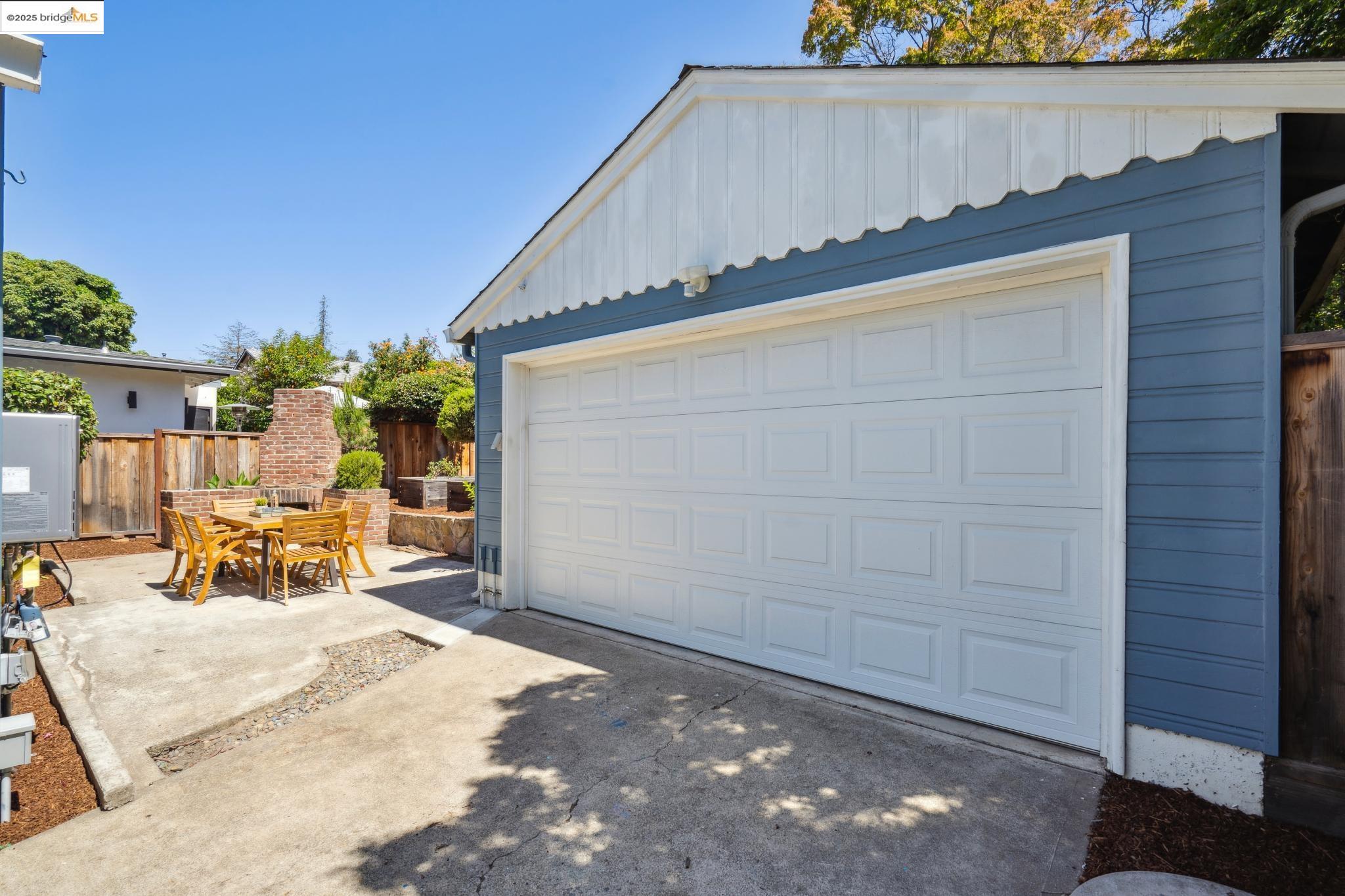 4332 Hyacinth Ave