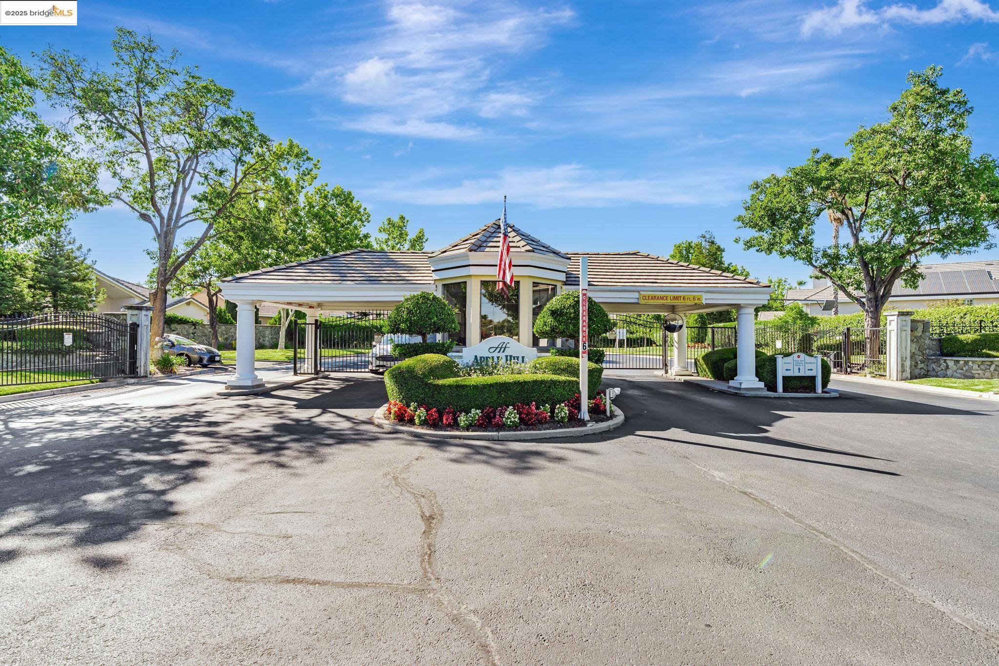 483 Apple Hill Dr