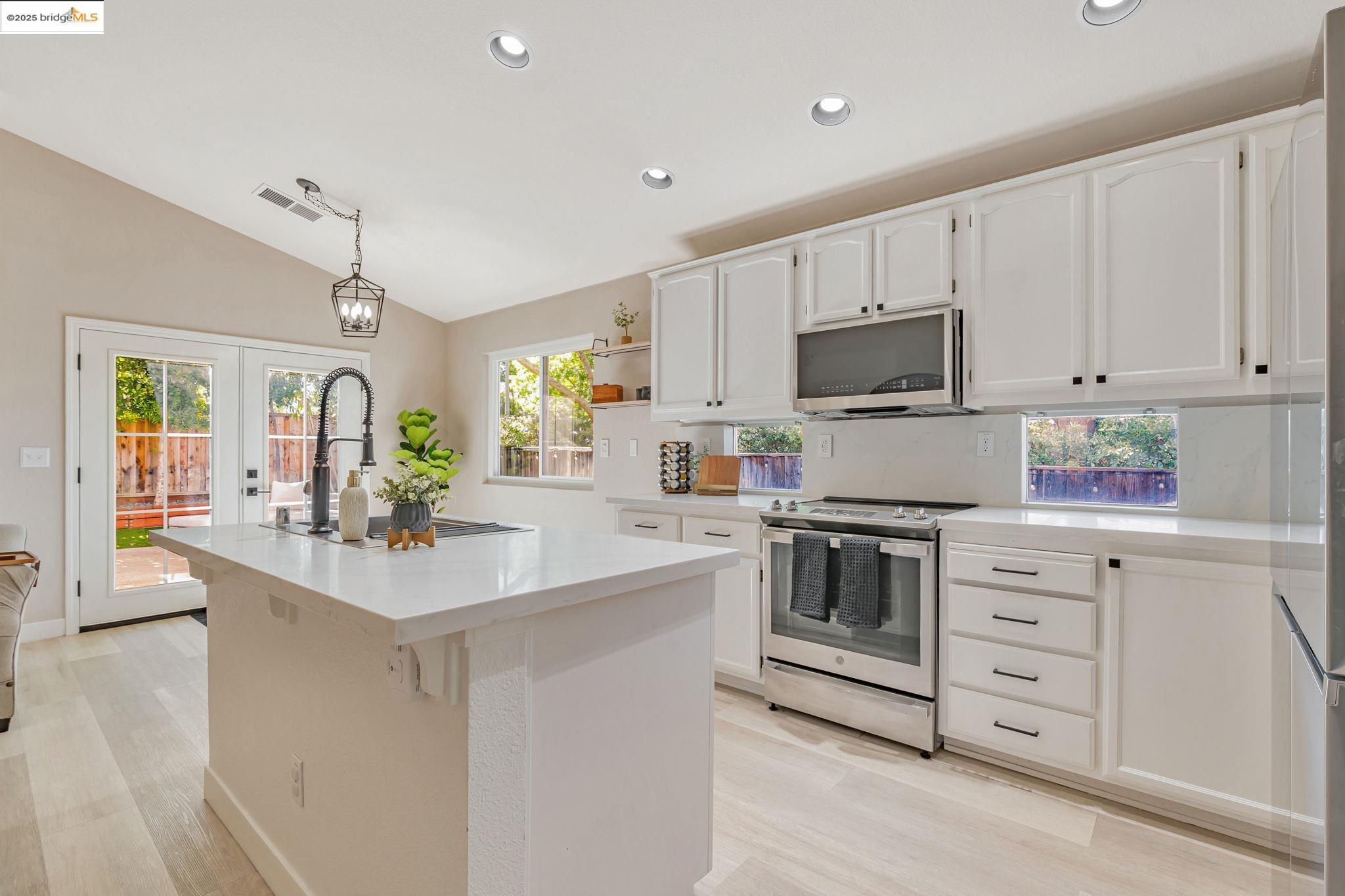 483 Apple Hill Dr