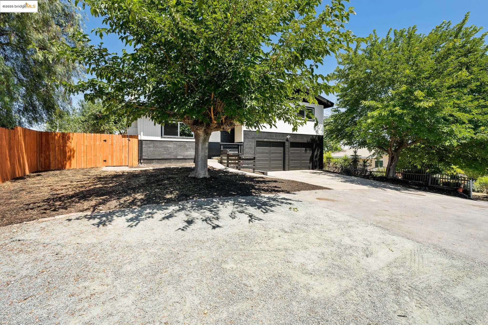 4212 Valley Ave