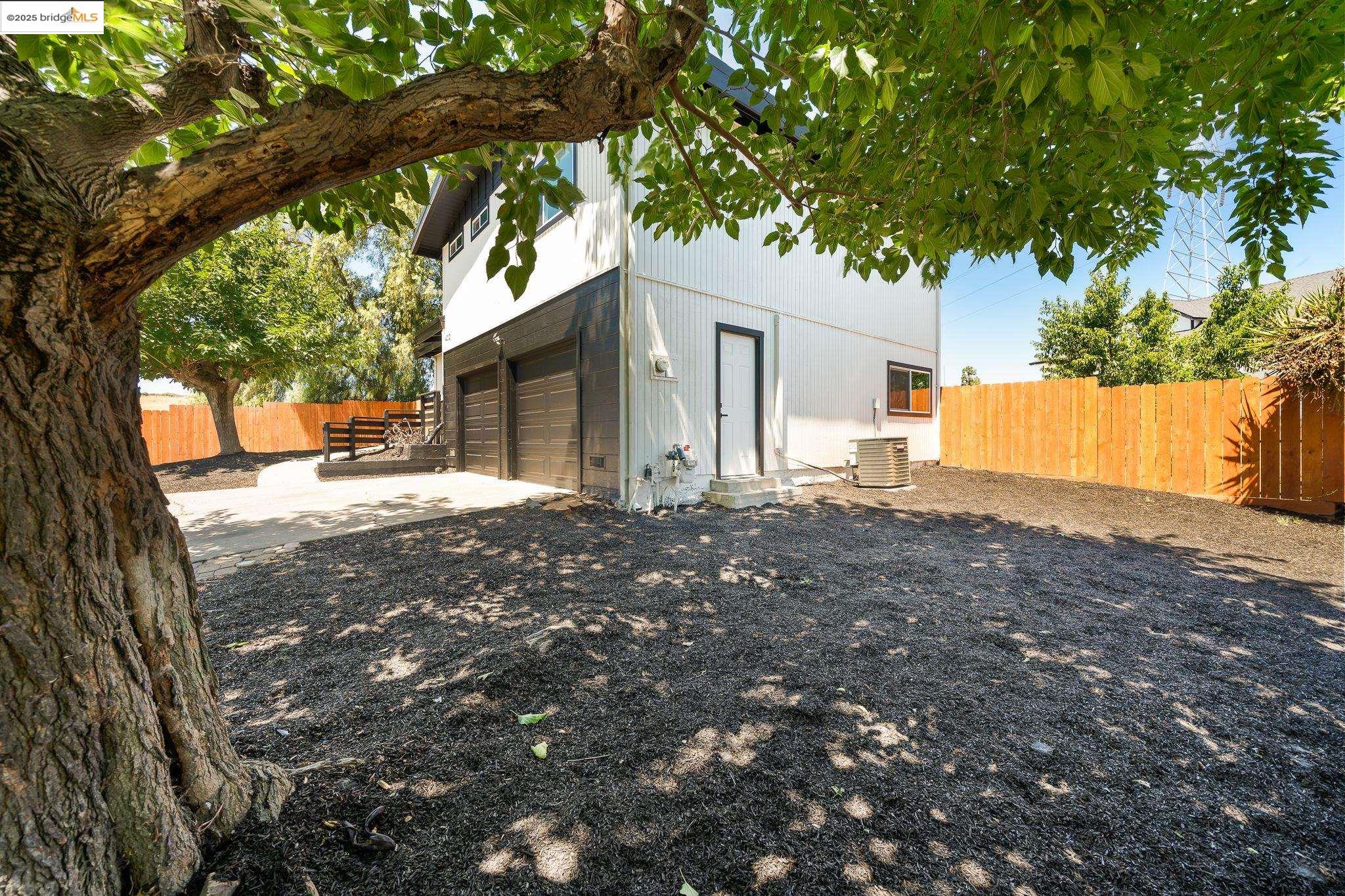 4212 Valley Ave