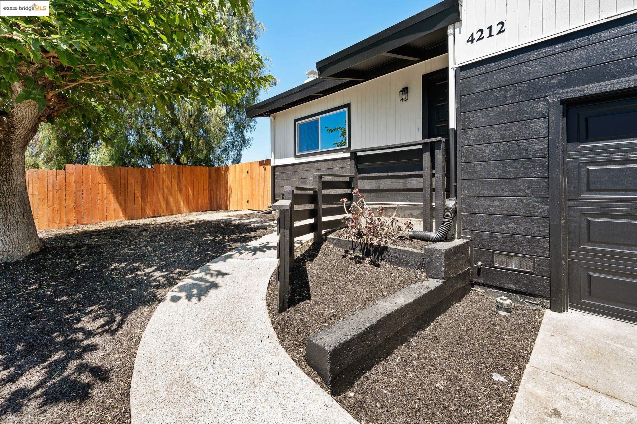 4212 Valley Ave