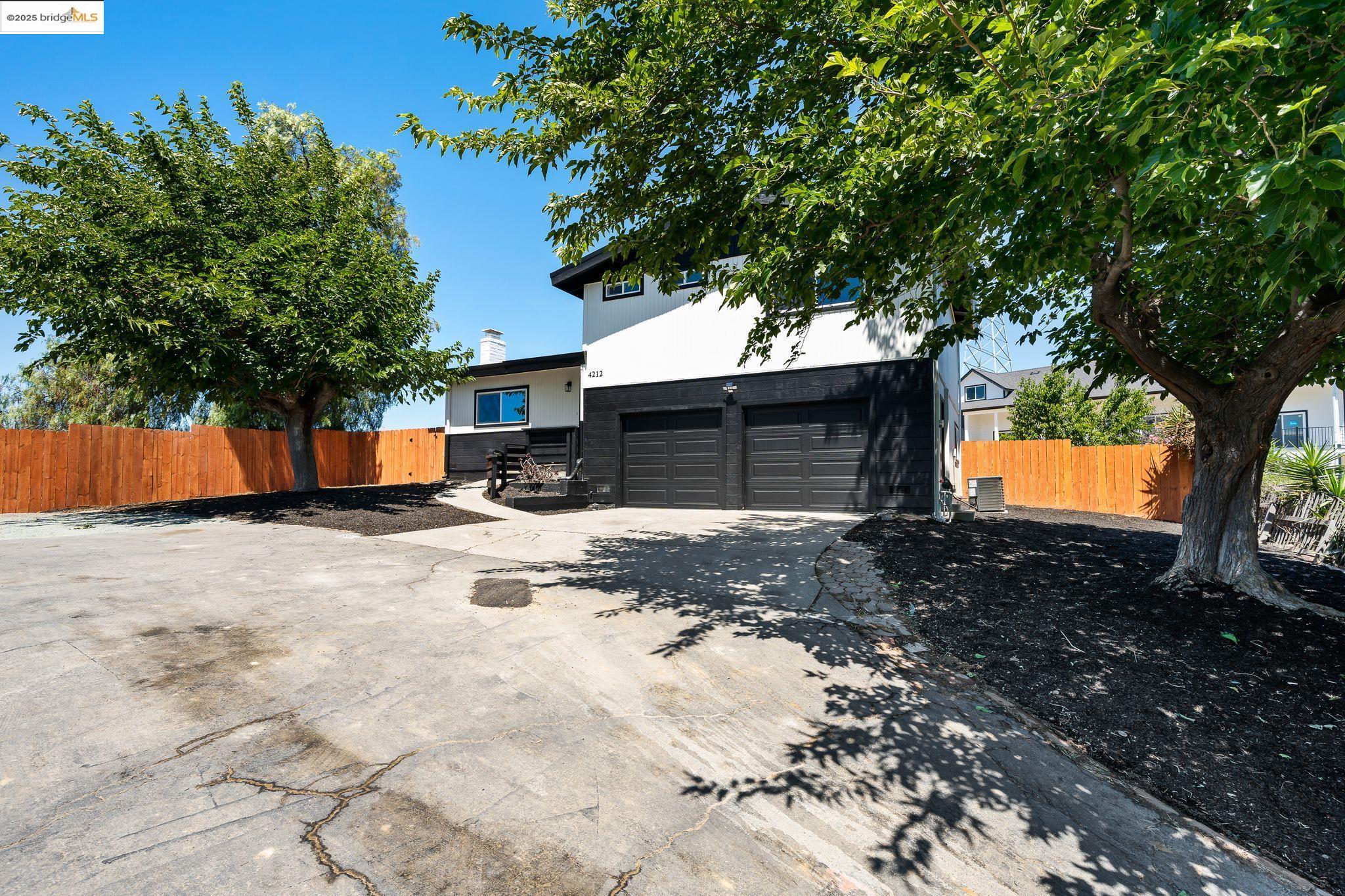 4212 Valley Ave