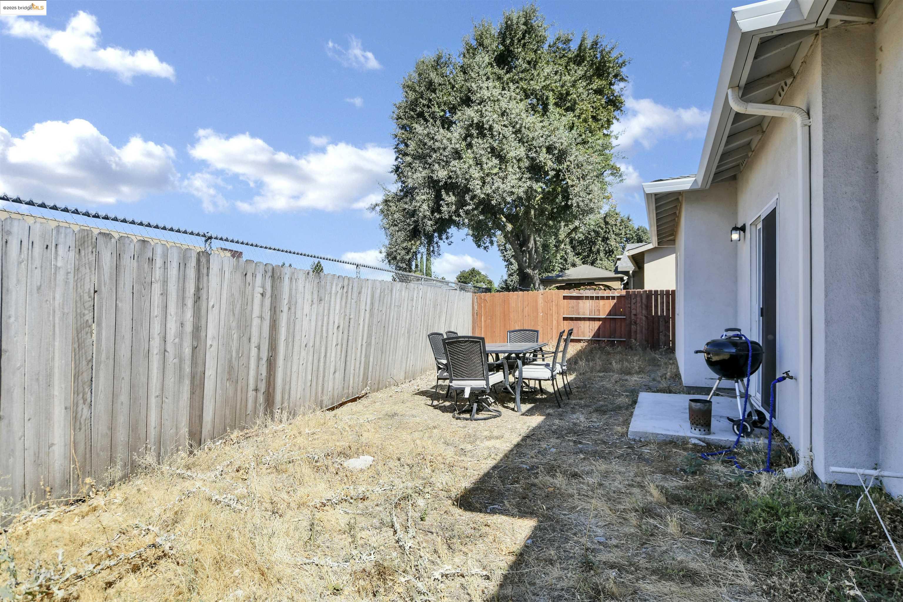 9409 Carter Ct