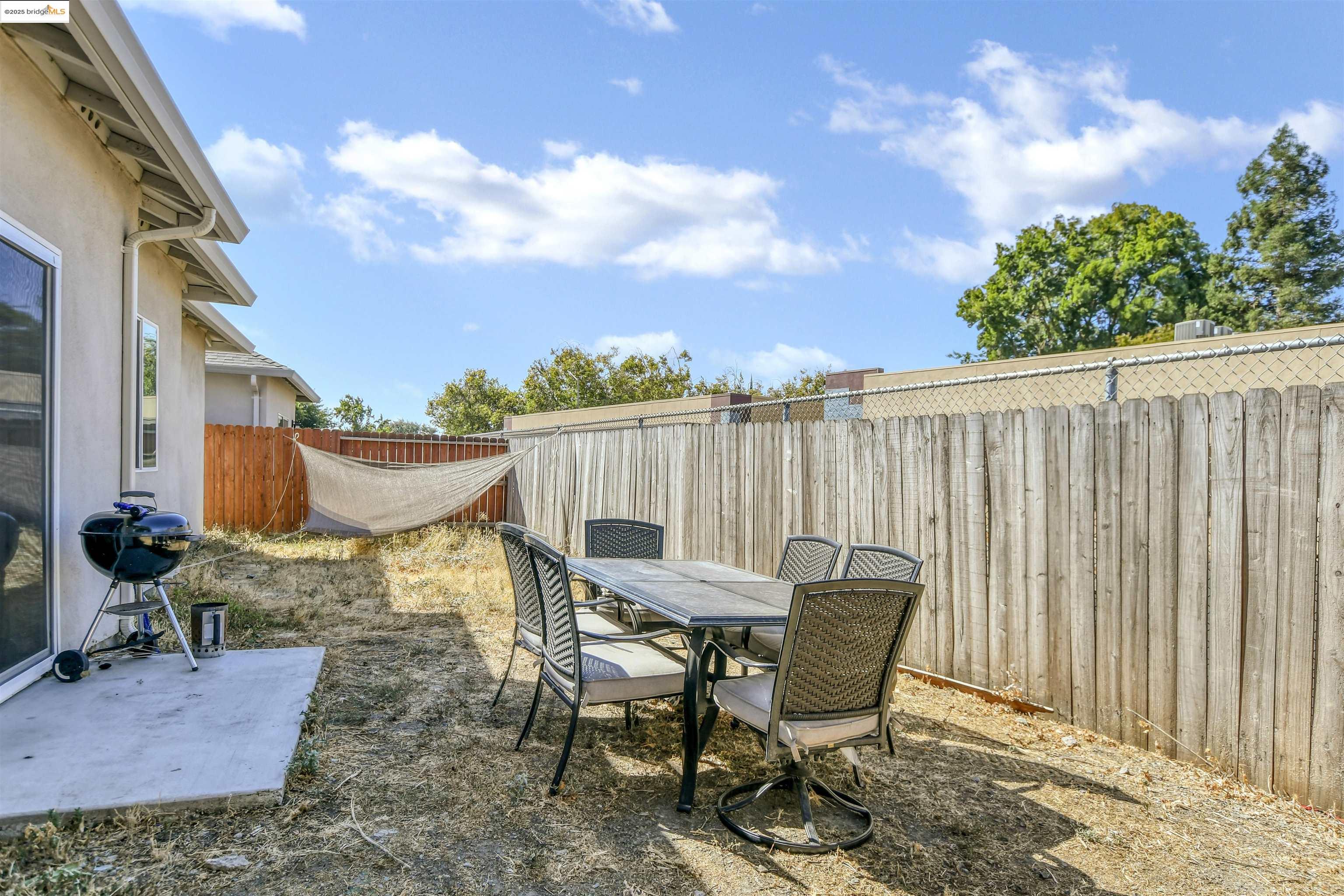 9409 Carter Ct