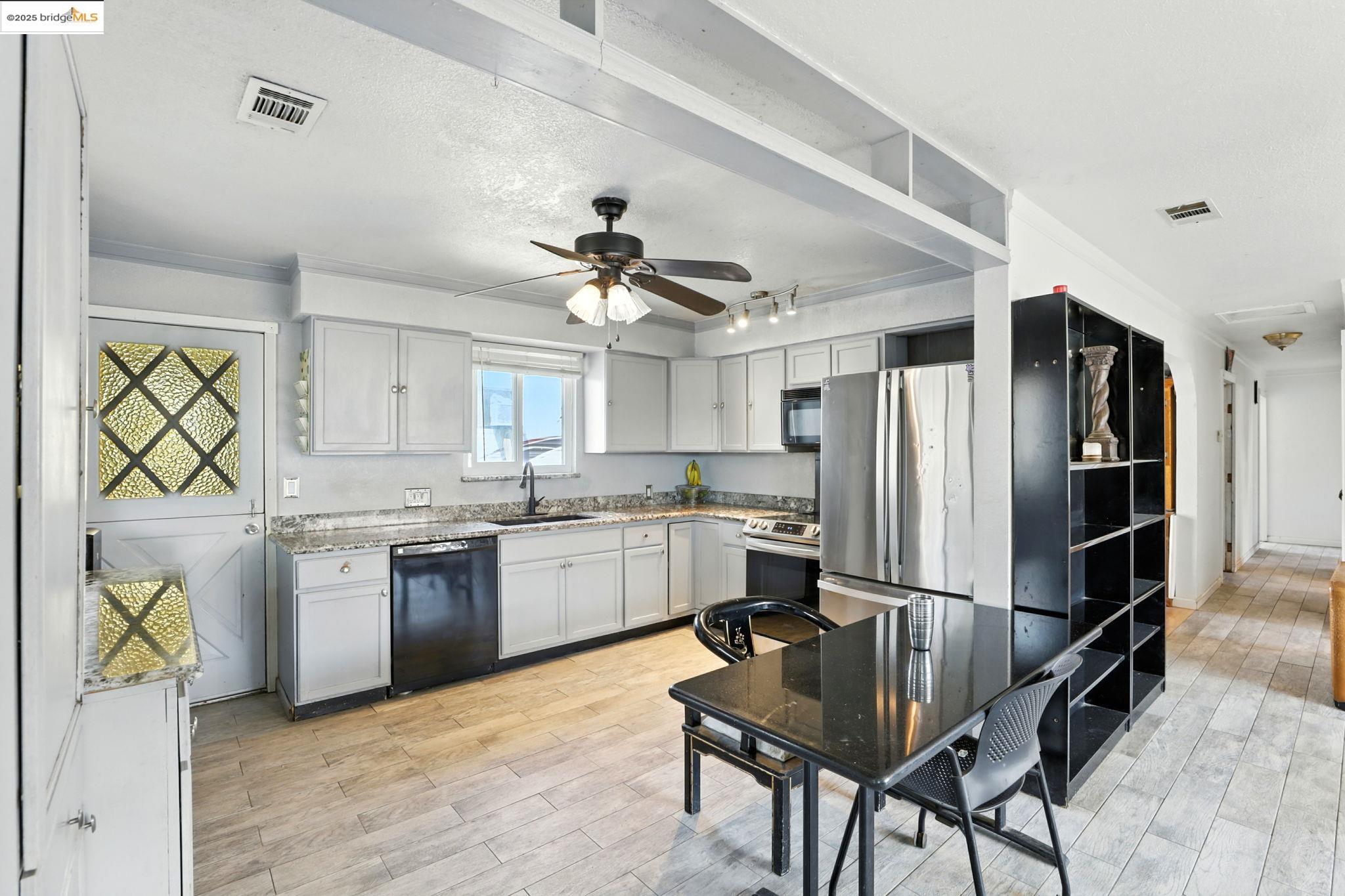 27 4th Avenue