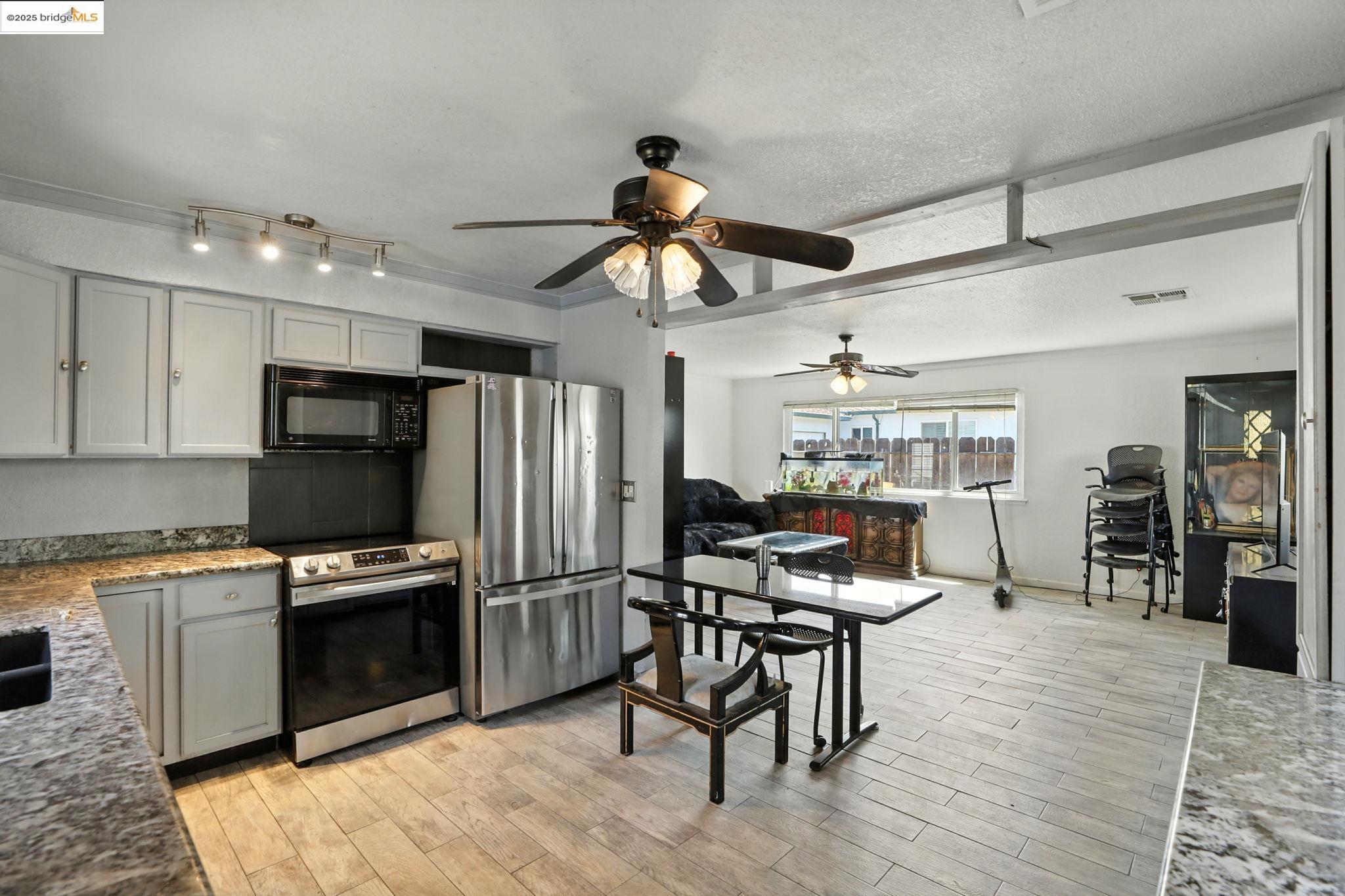 27 4th Avenue