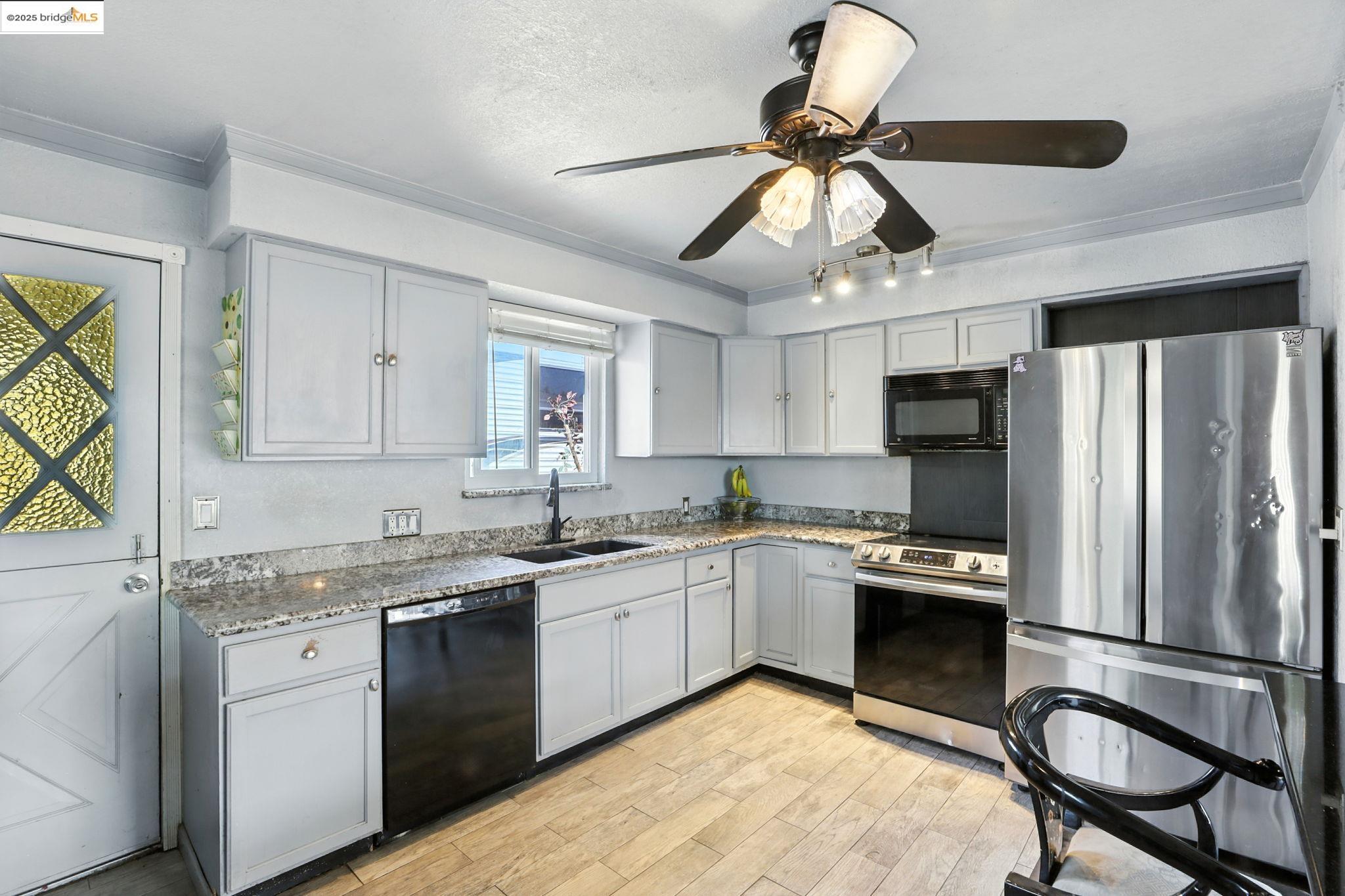27 4th Avenue