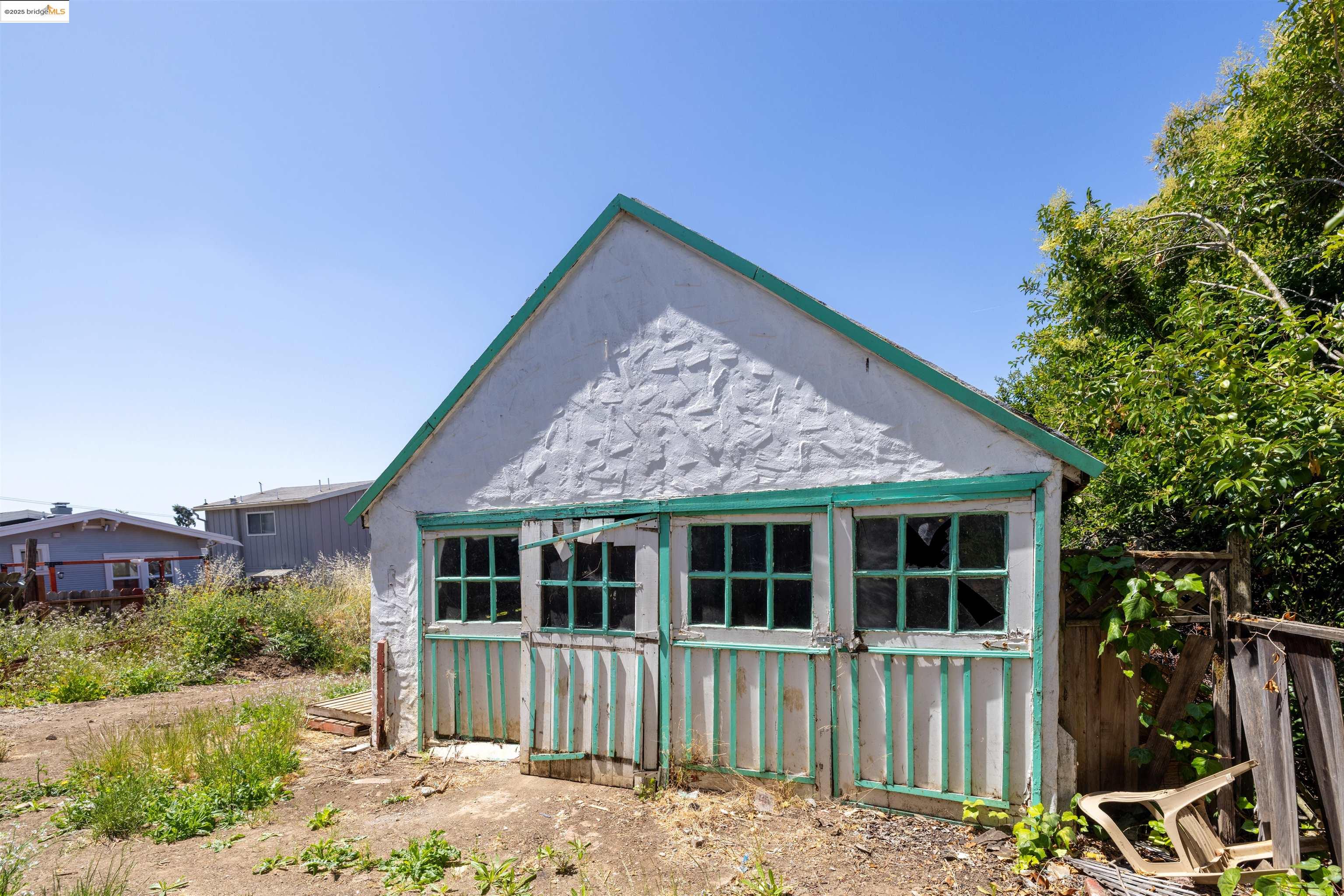 7541 Outlook Ave