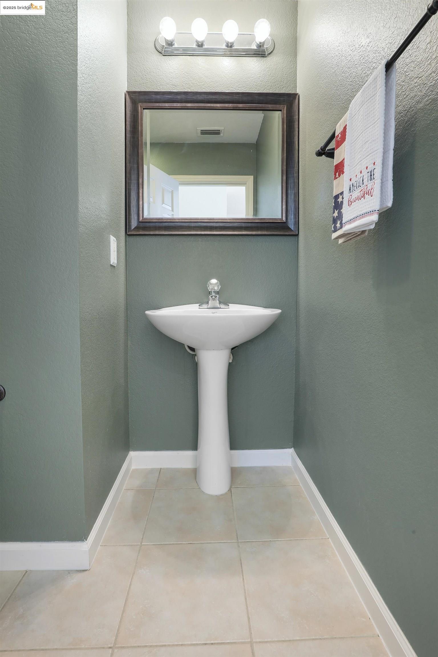 4574 Mirror Ct