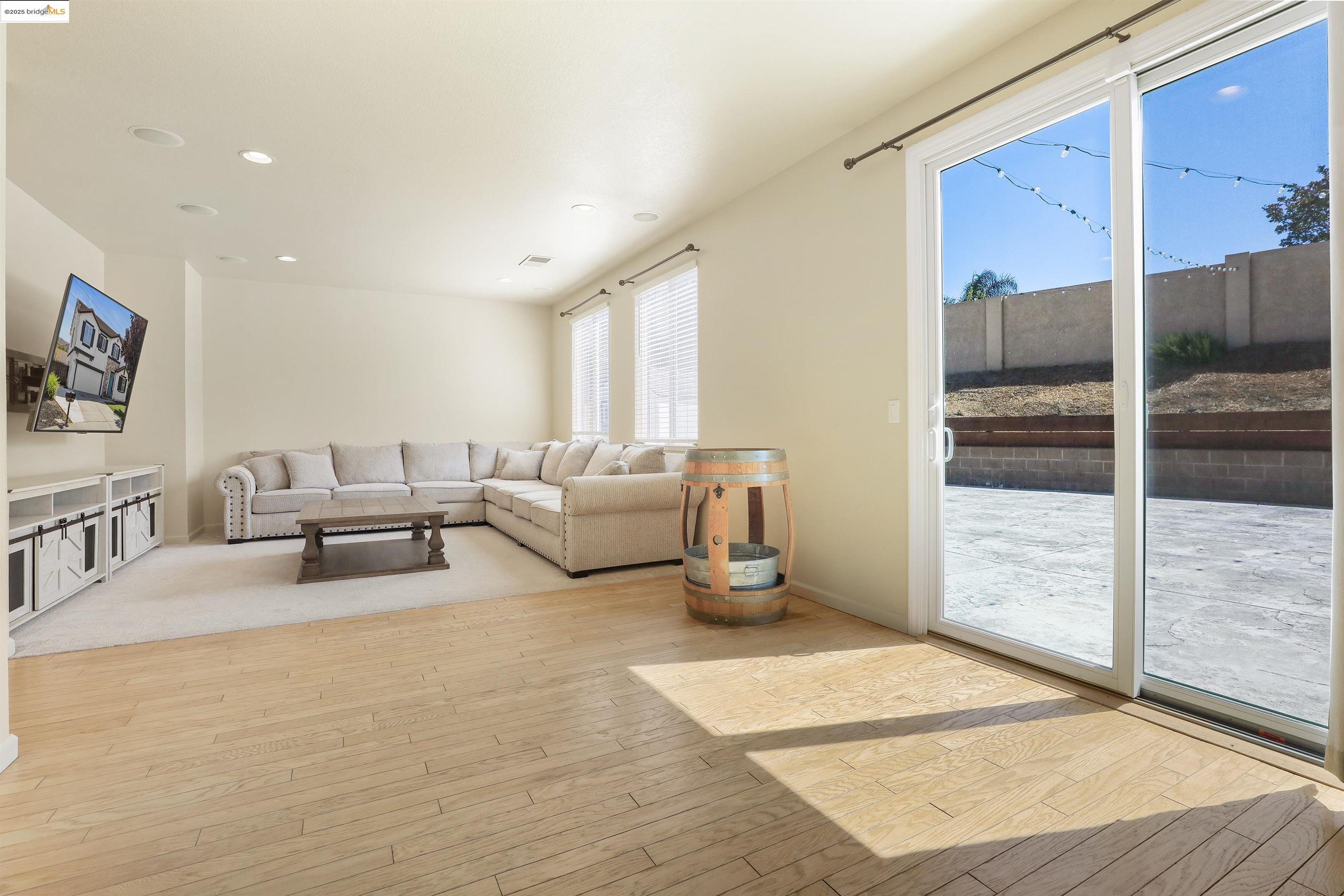 4574 Mirror Ct