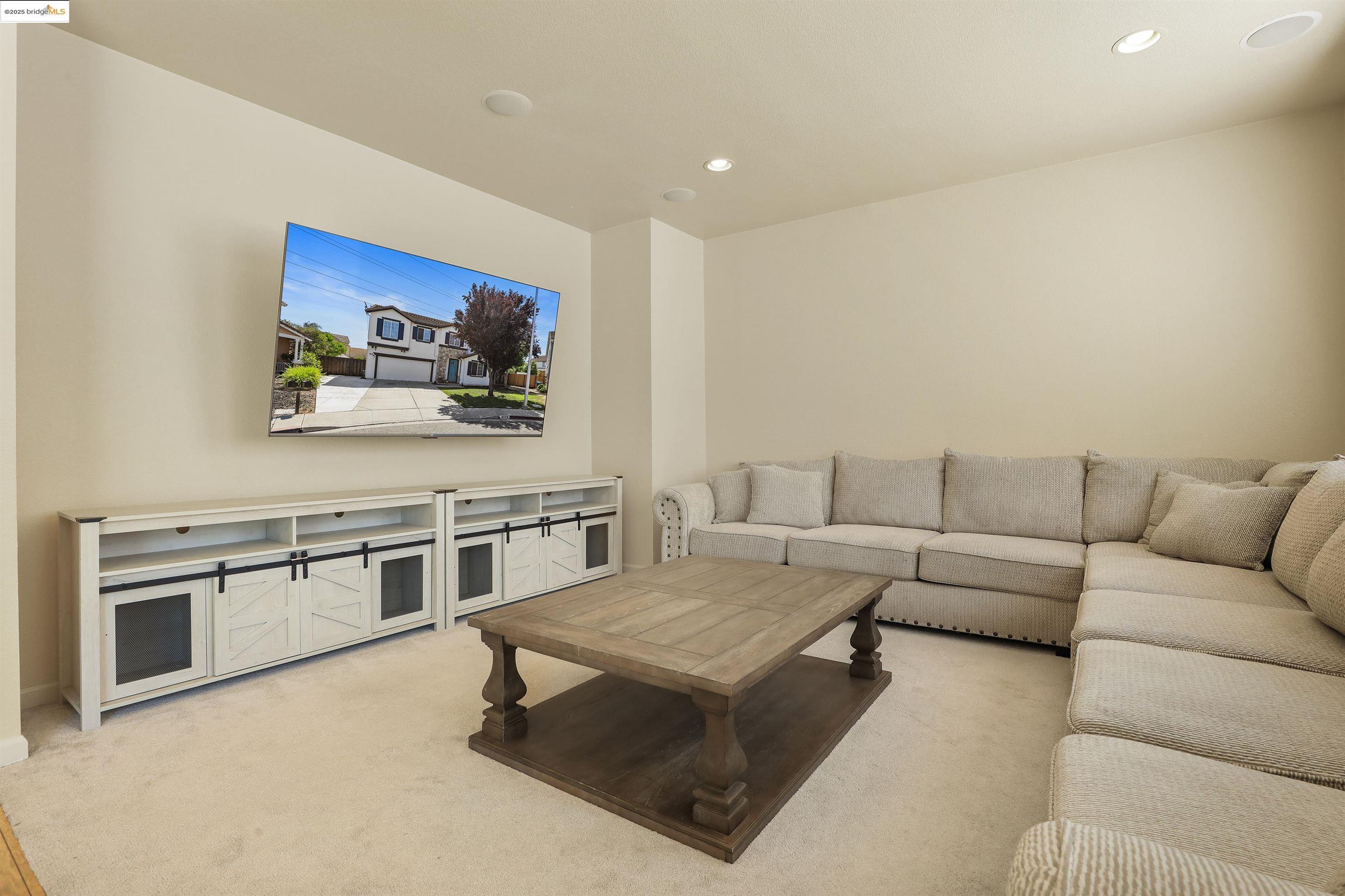 4574 Mirror Ct