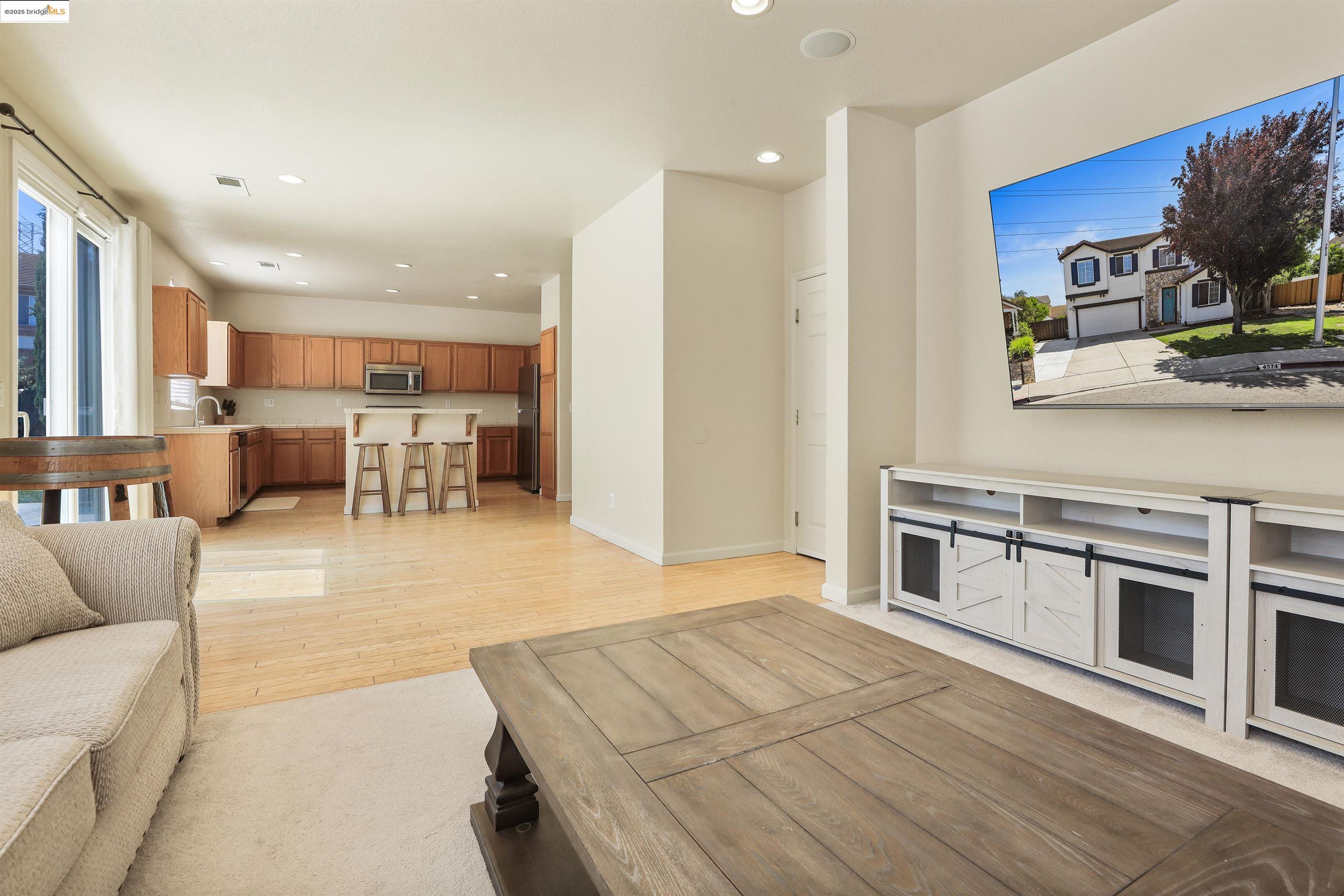 4574 Mirror Ct