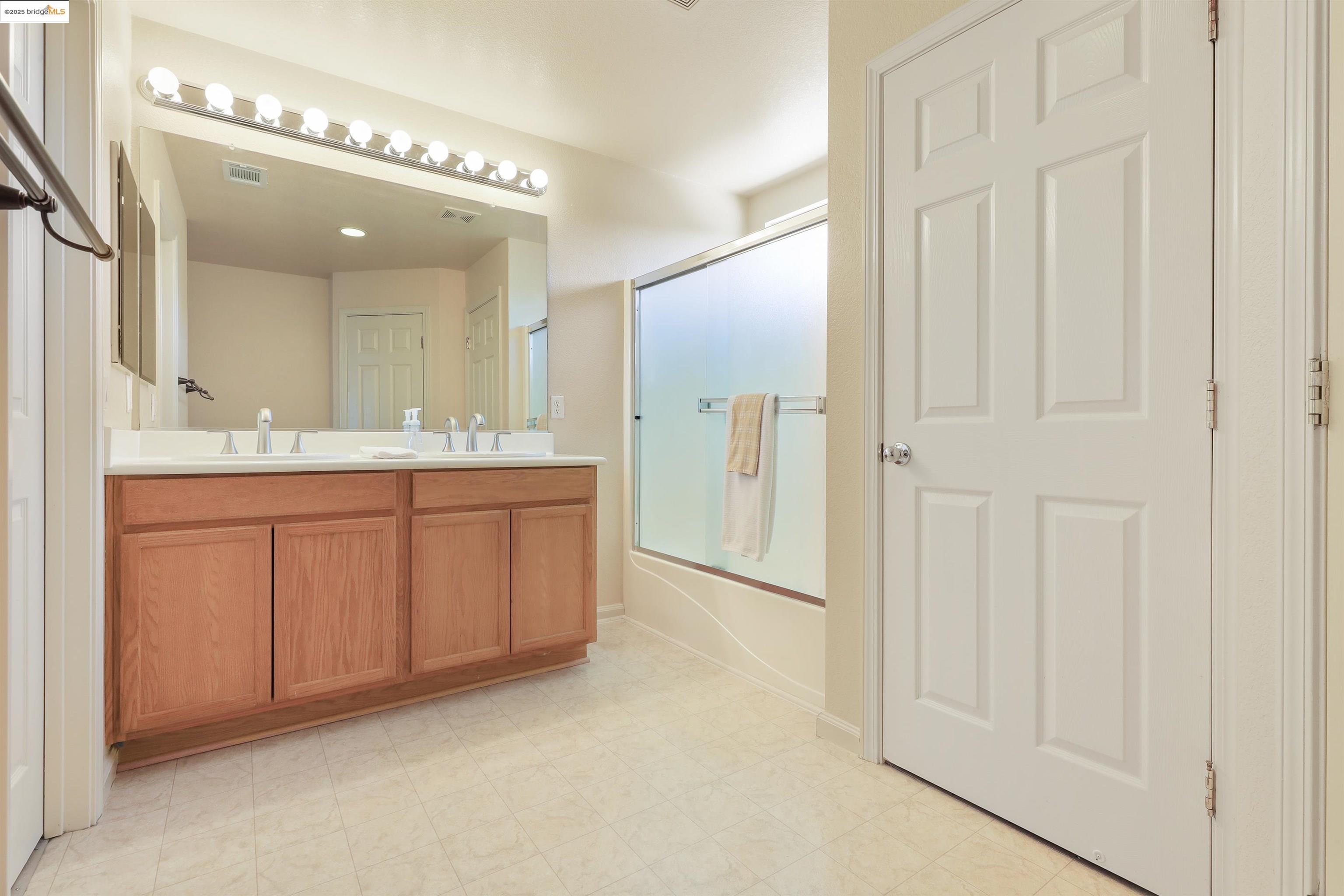 4574 Mirror Ct