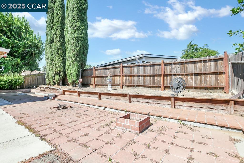 4911 Fuschia Way