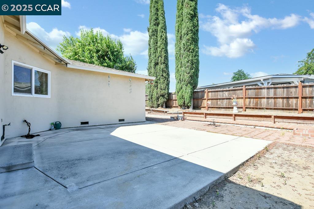 4911 Fuschia Way