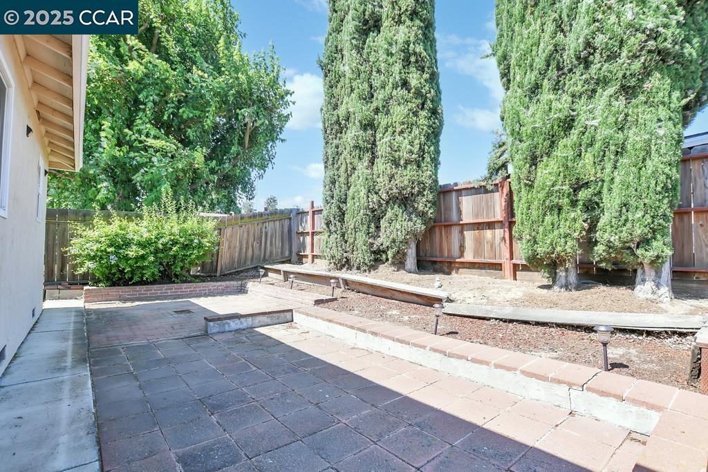 4911 Fuschia Way