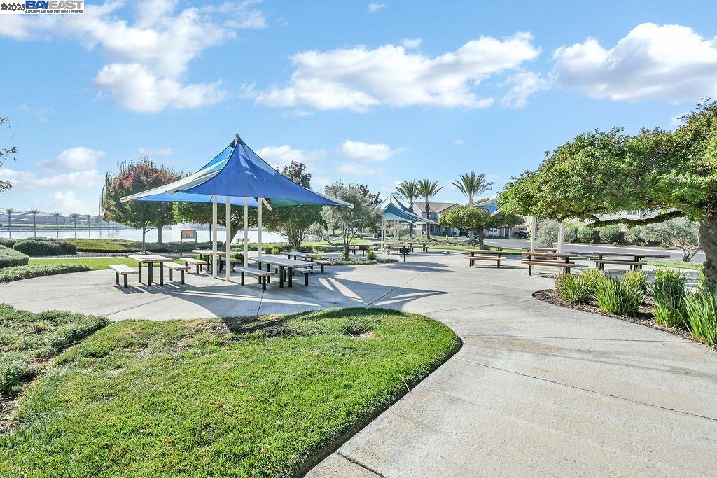 675 Merritt Ct