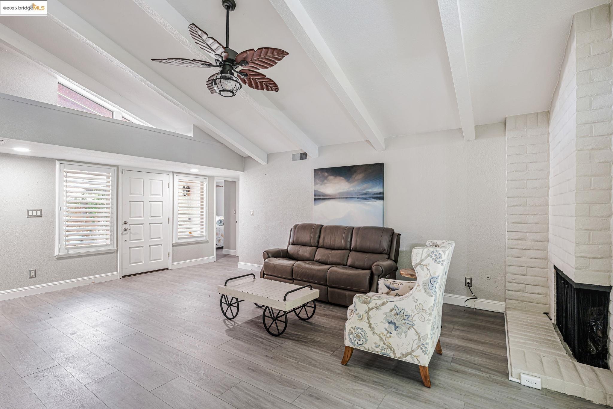 1866 Venetian Dr