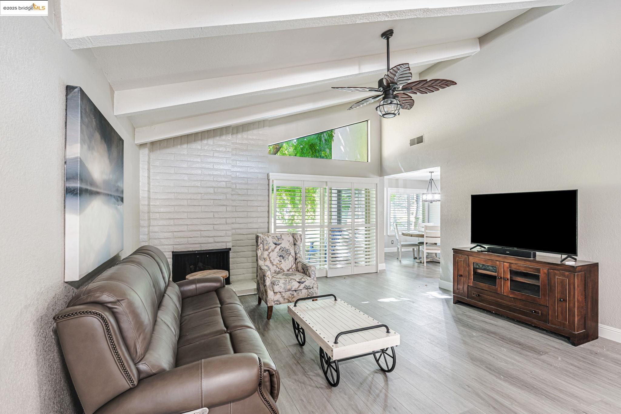 1866 Venetian Dr