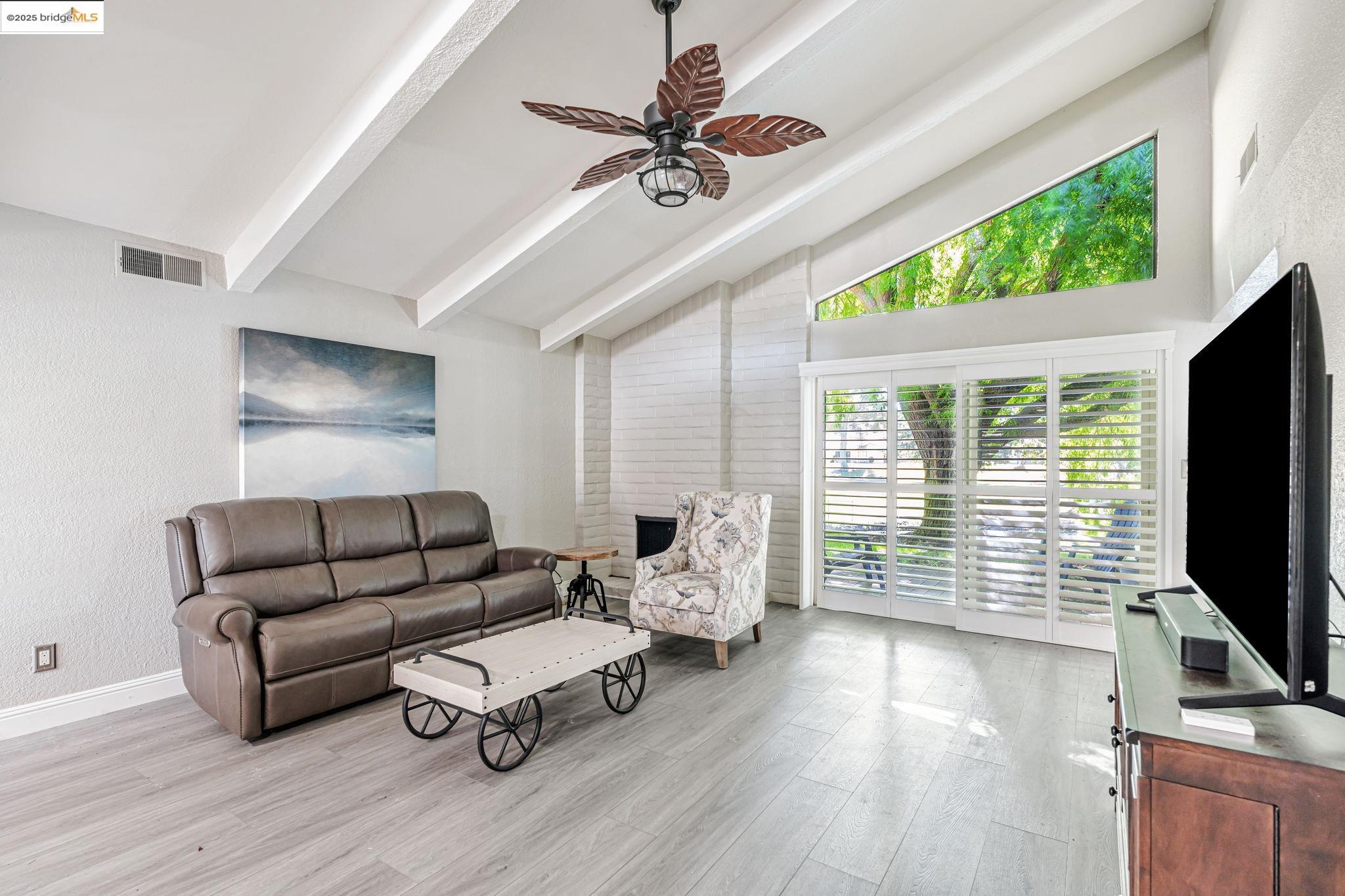 1866 Venetian Dr