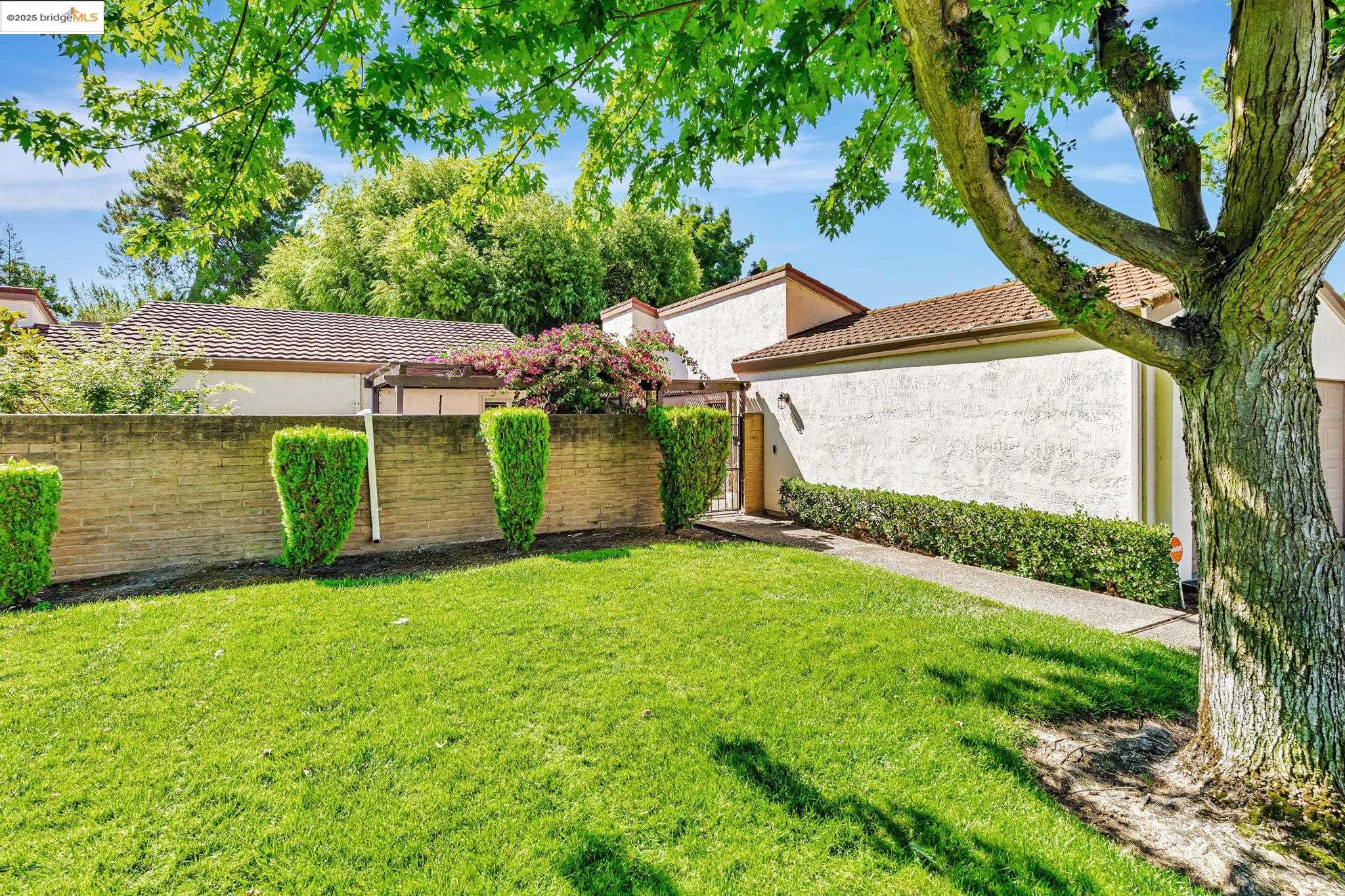 1866 Venetian Dr