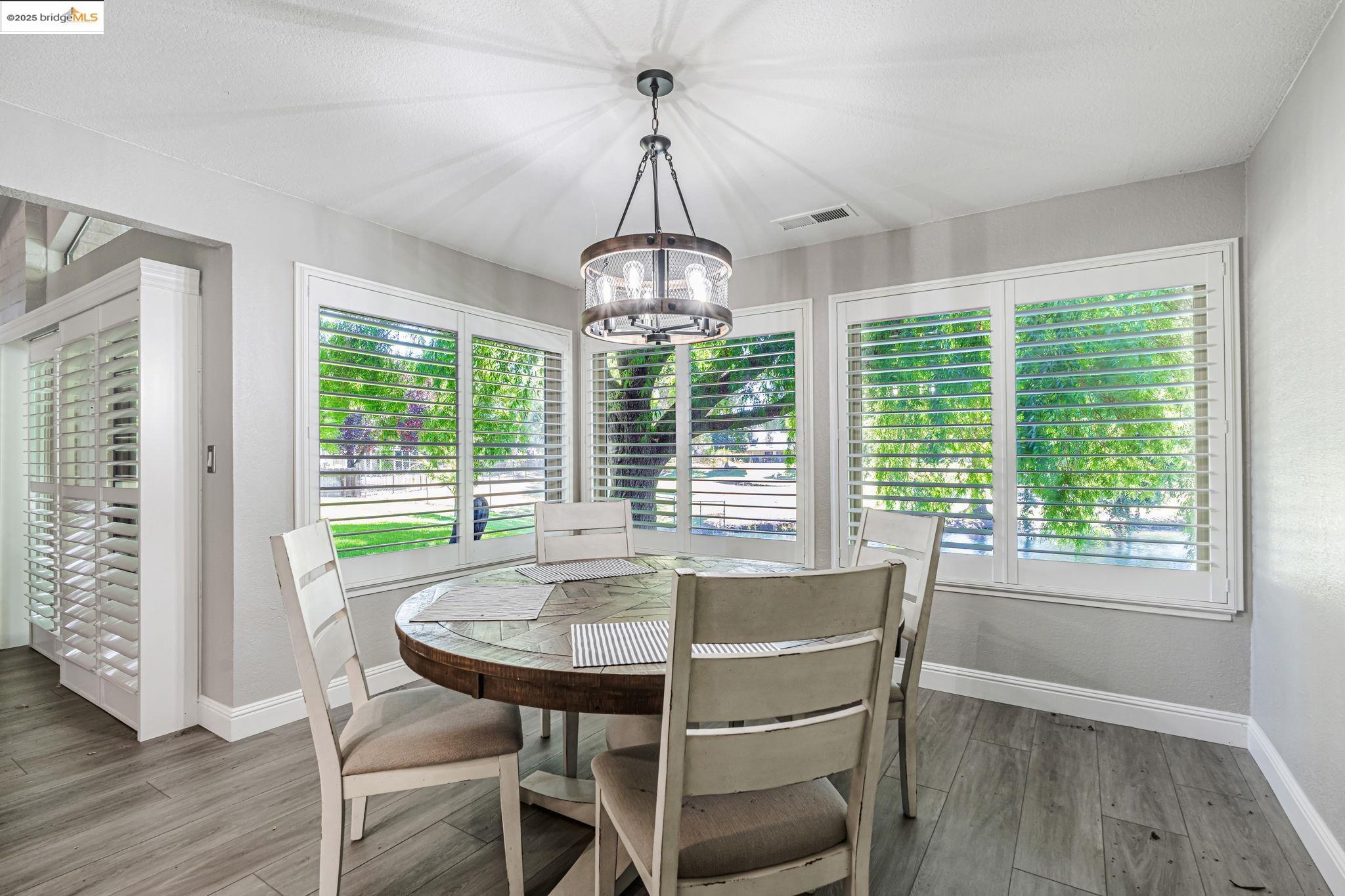 1866 Venetian Dr
