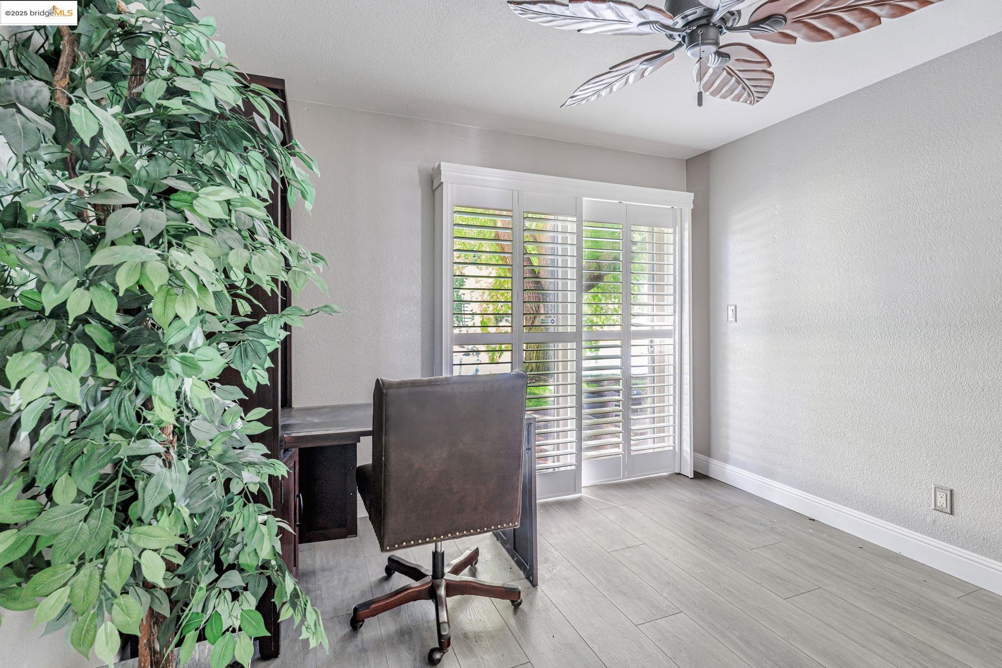 1866 Venetian Dr