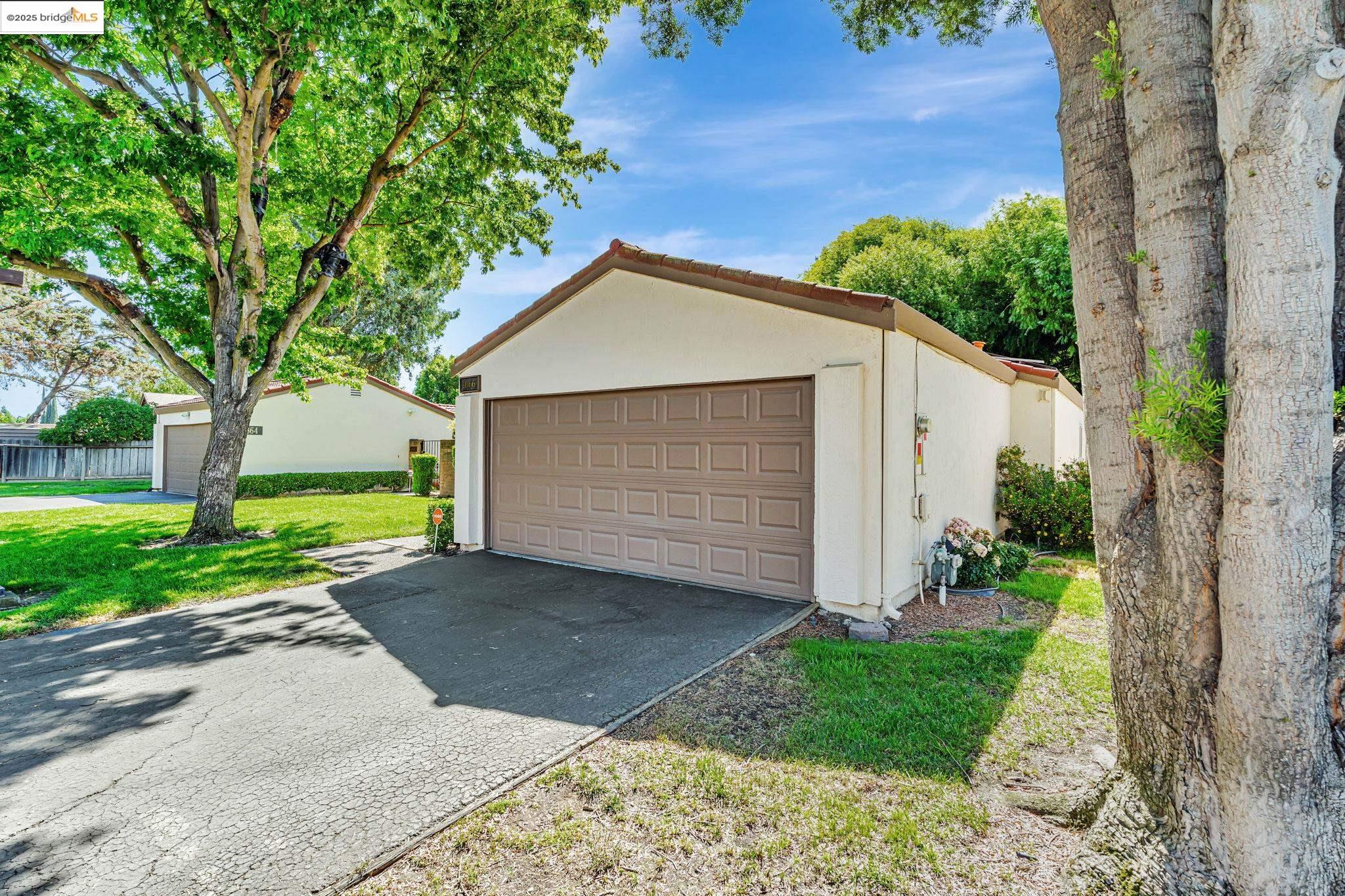 1866 Venetian Dr