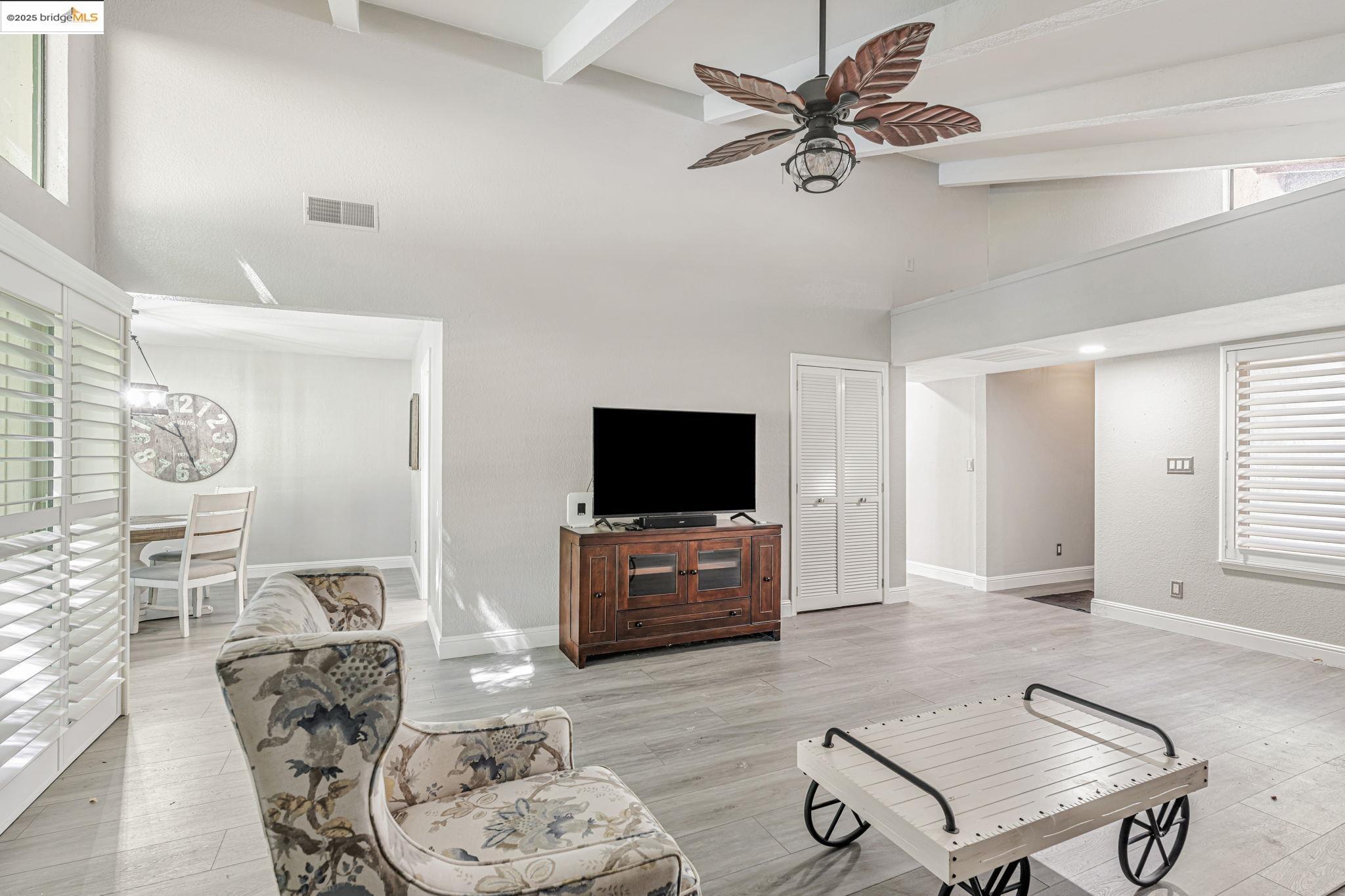 1866 Venetian Dr